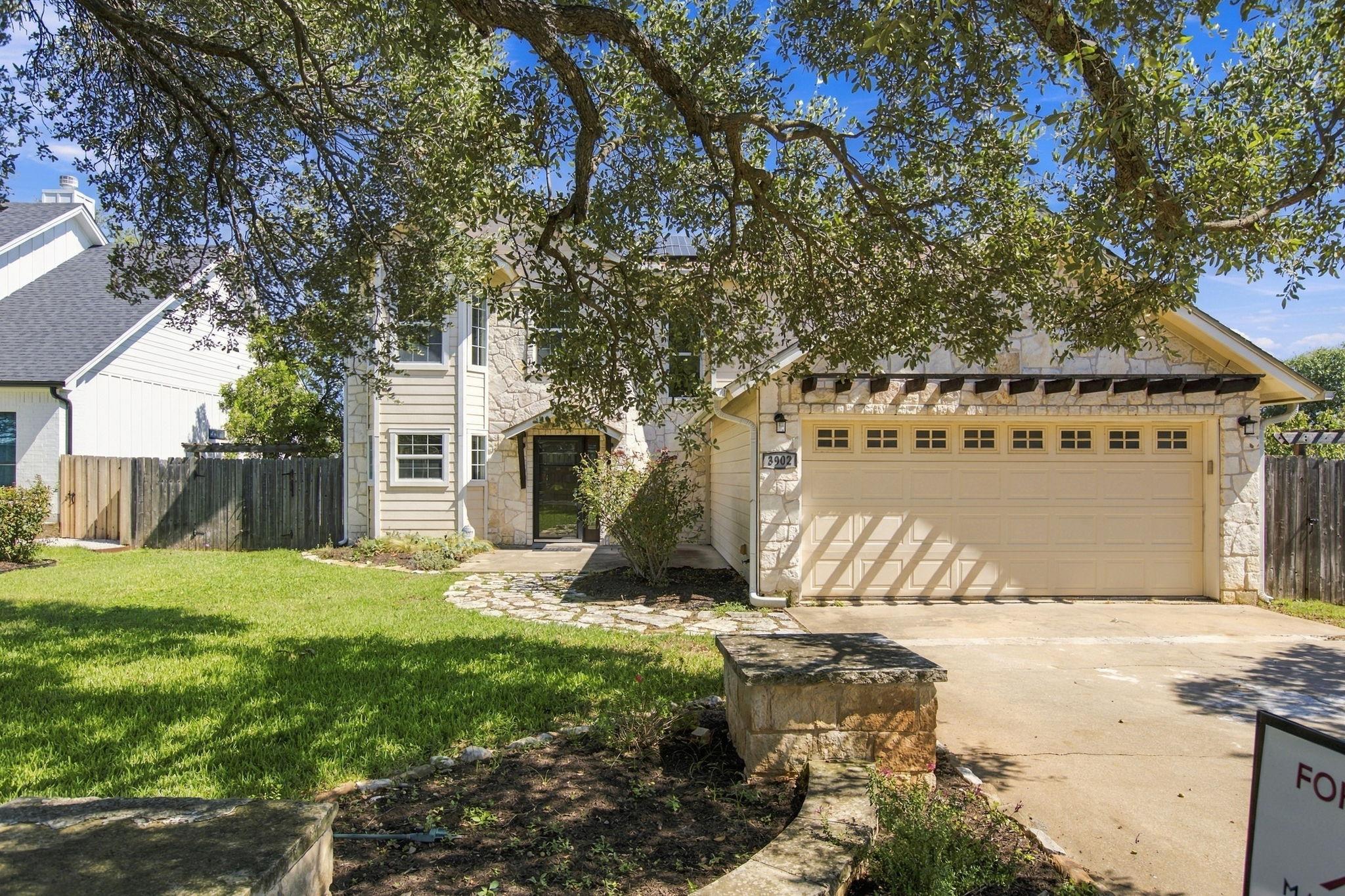 3902 Hawkshead Dr Property Photo 2