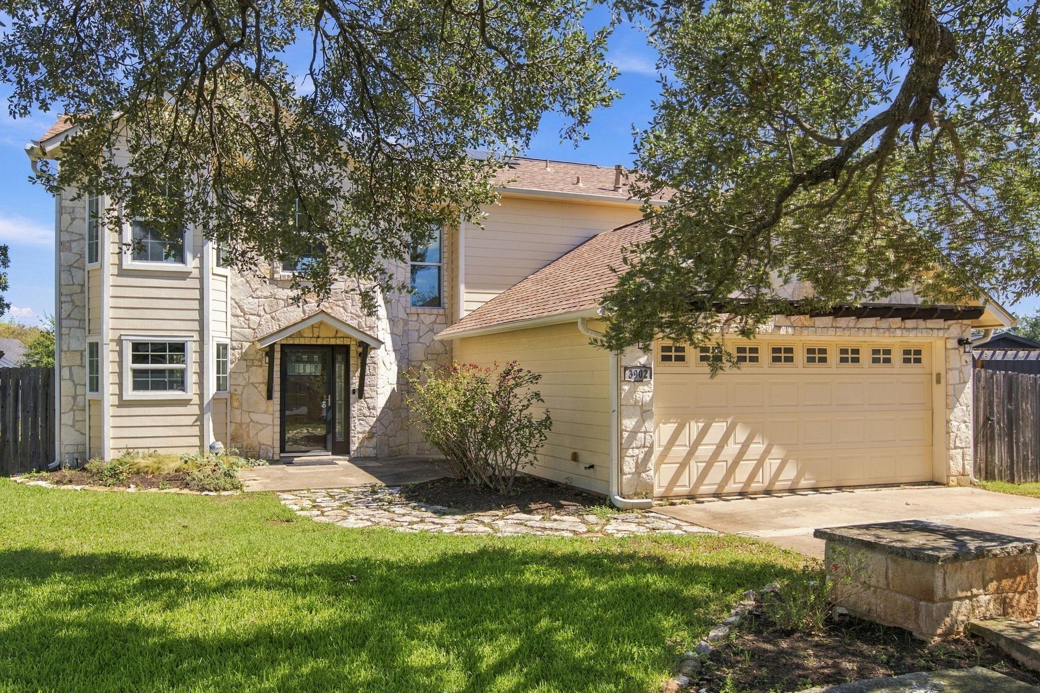3902 Hawkshead Dr Property Photo 3
