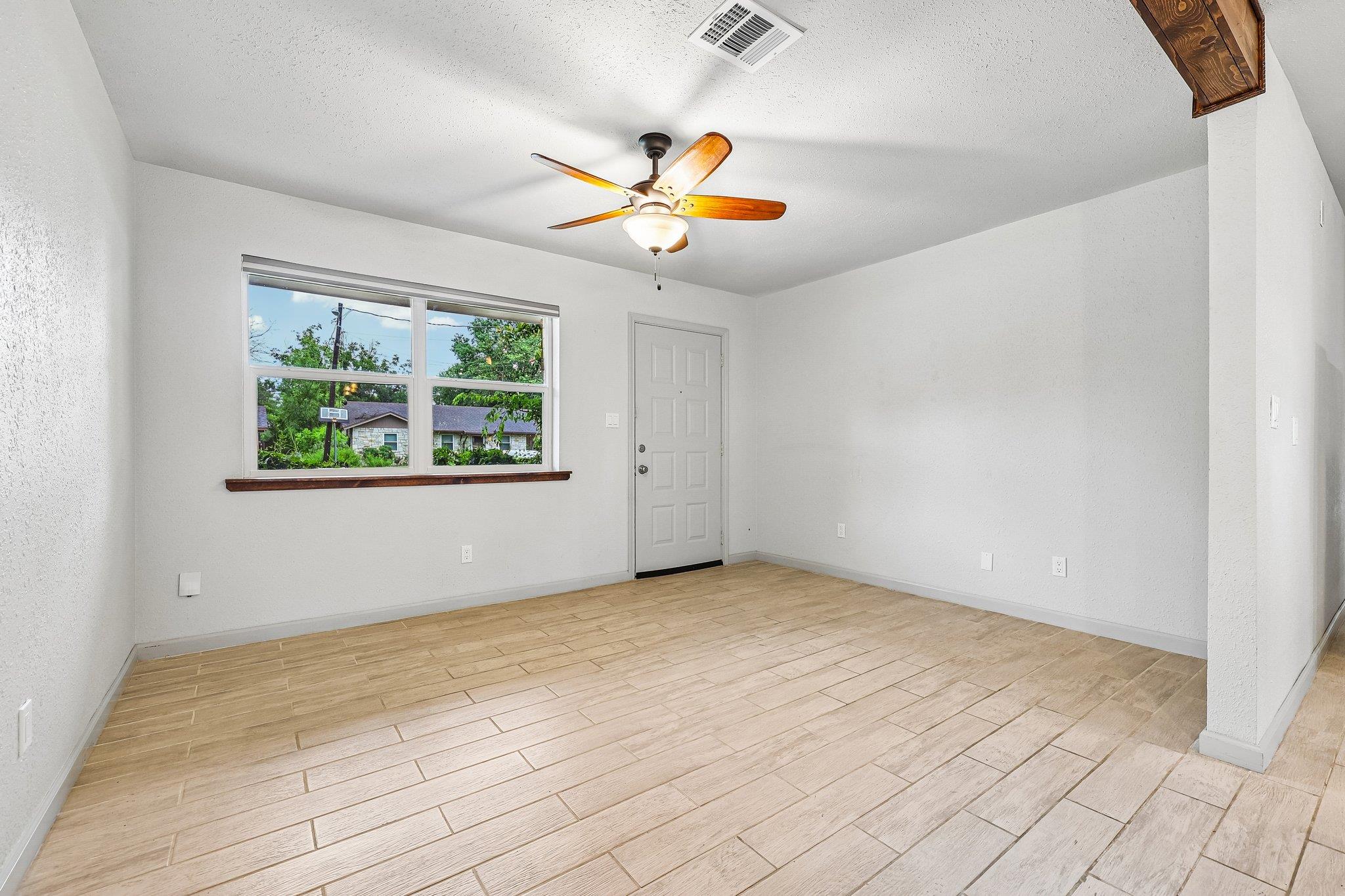 410 Magnolia St Property Photo 5