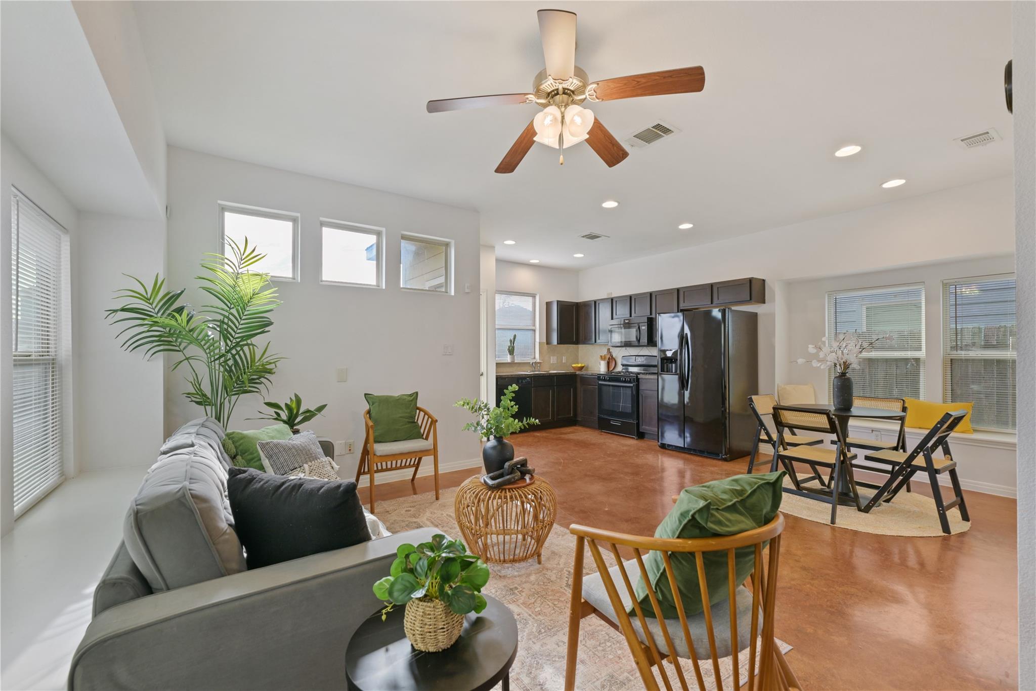 4611 Esper Ln #324 Property Photo 2