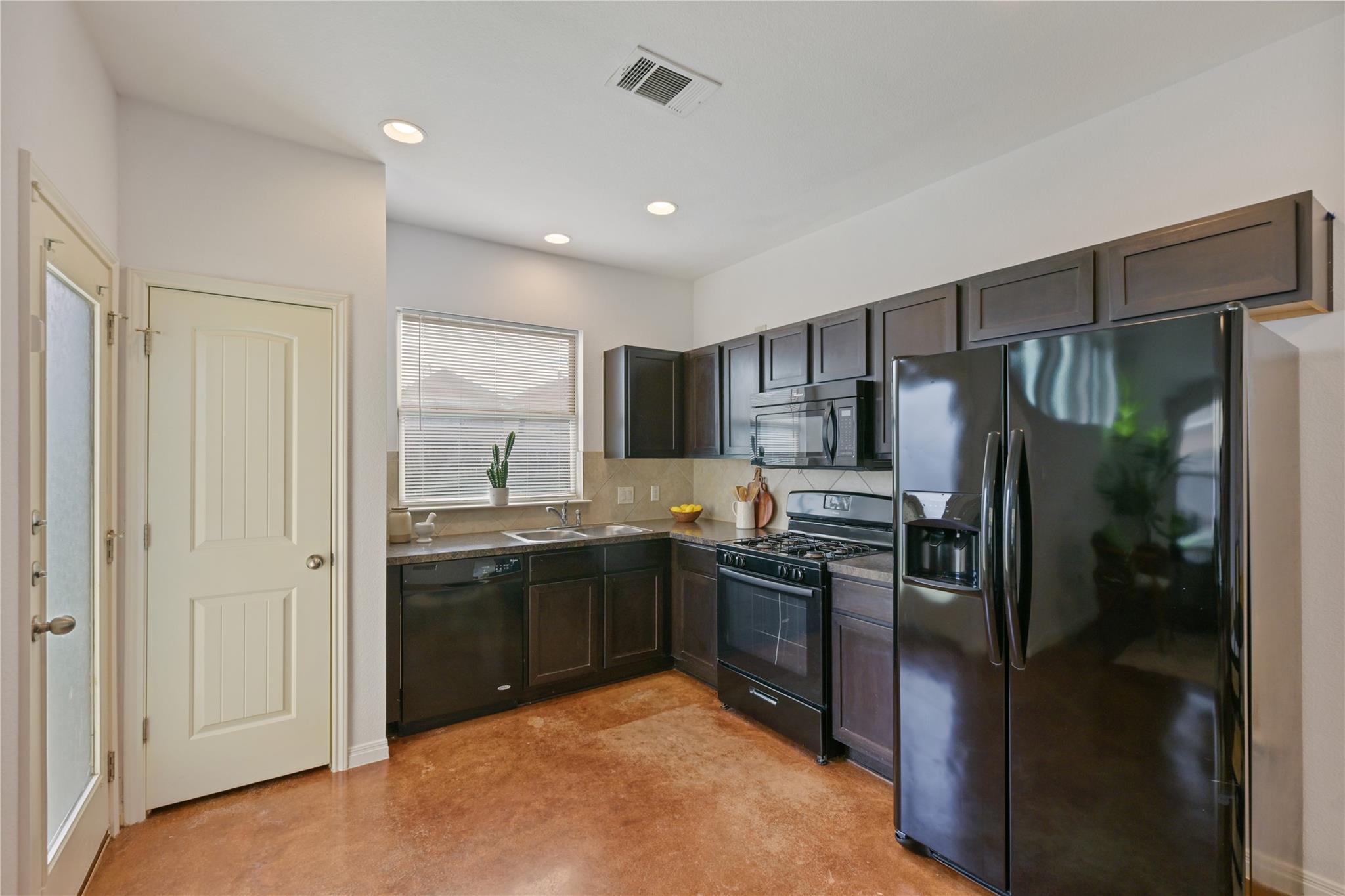 4611 Esper Ln #324 Property Photo 6