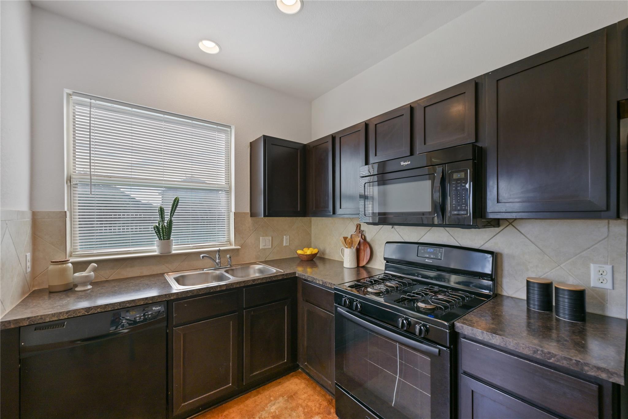 4611 Esper Ln #324 Property Photo 7