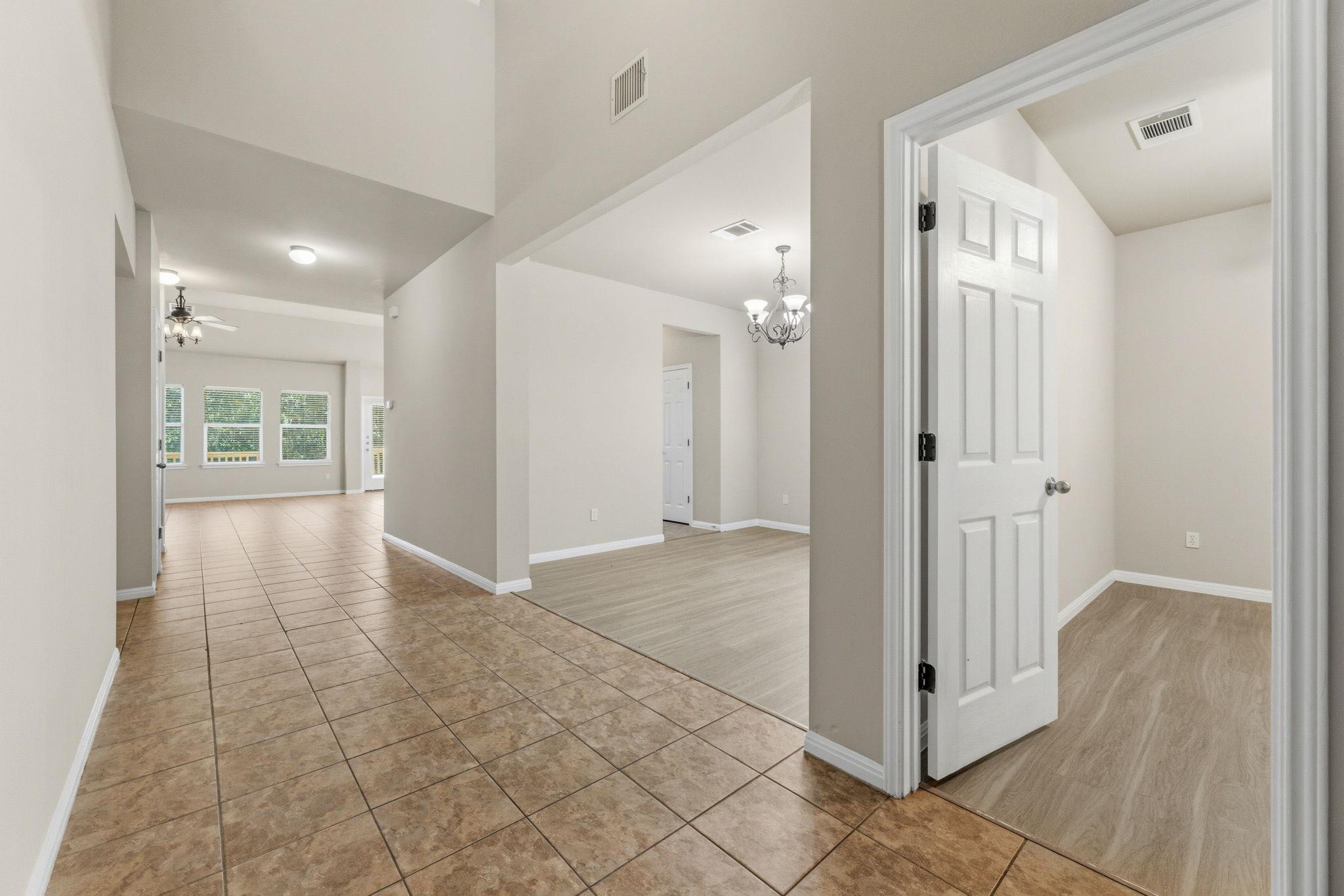 1216 Willowbrook Dr Property Photo 11