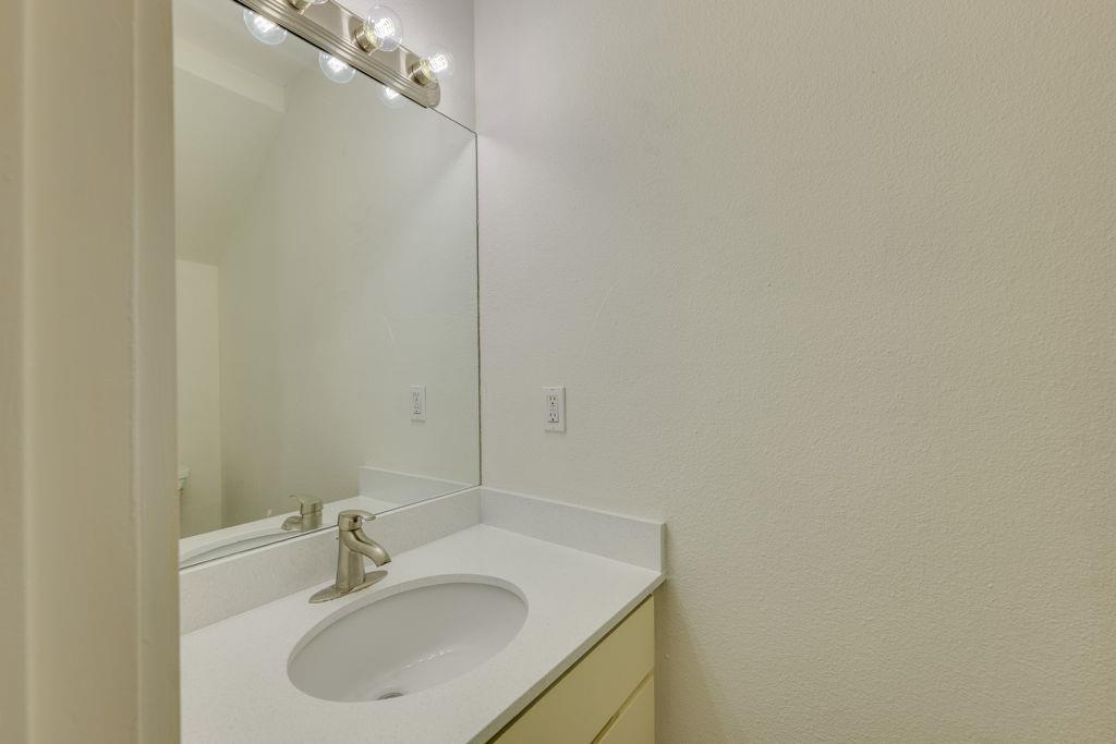 1208 Hollow Creek None #105 Property Photo 6
