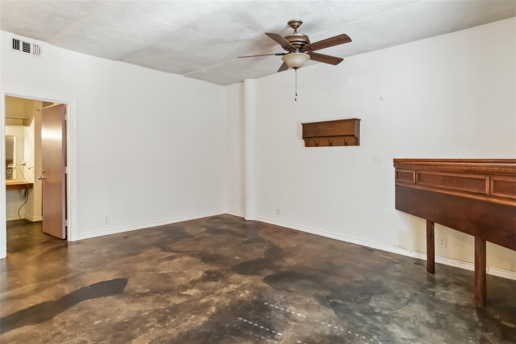 208 Old Potato Rd Property Photo 34