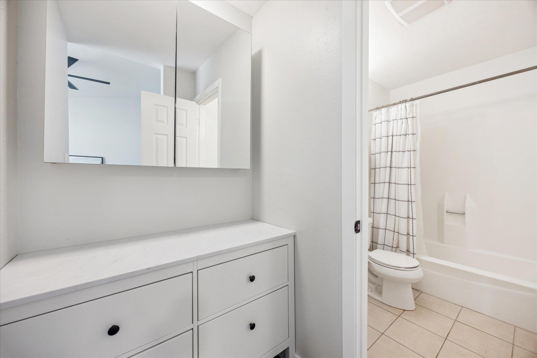 8900 Parkfield Dr B Property Photo 11