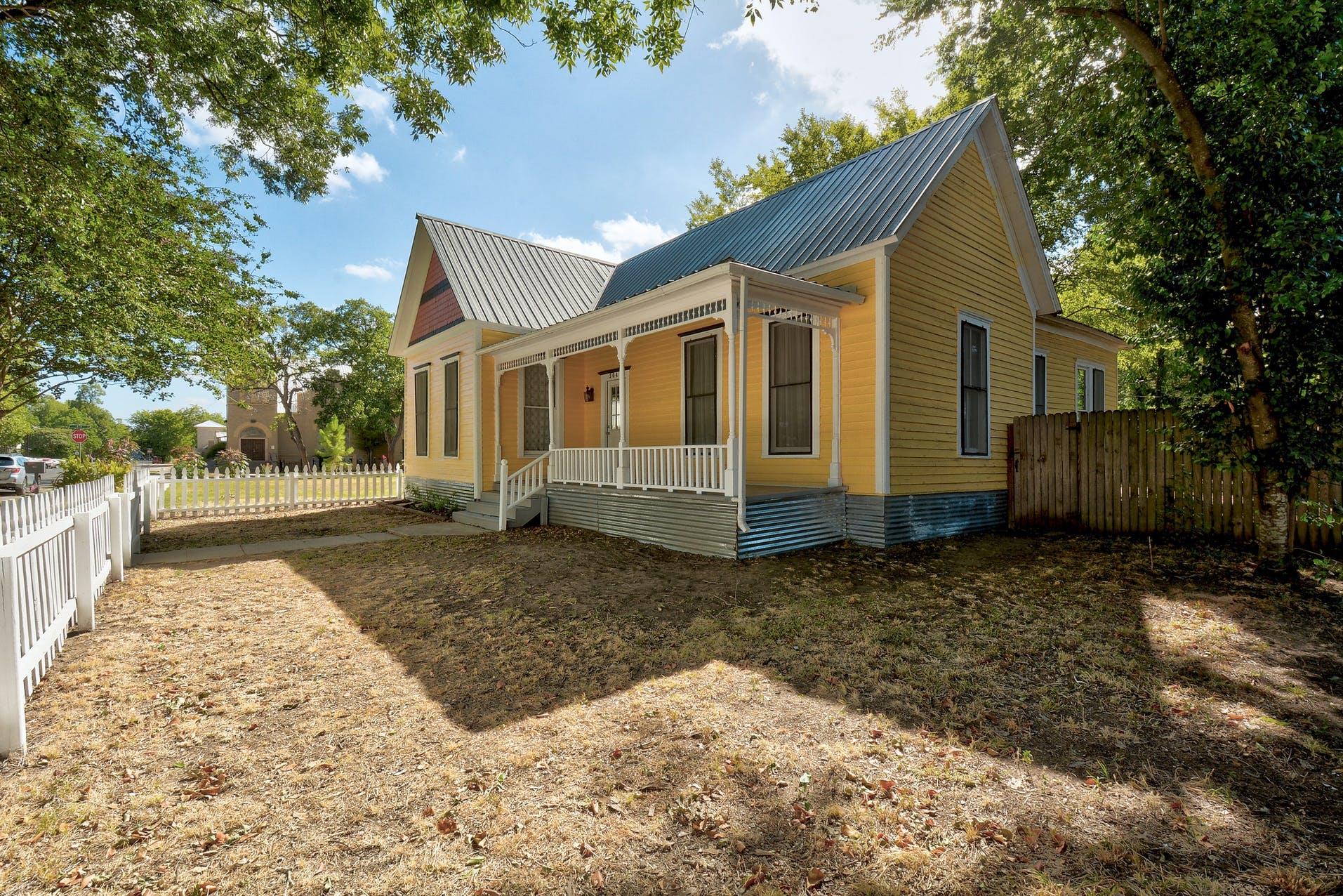 304 Olive St Property Photo 2
