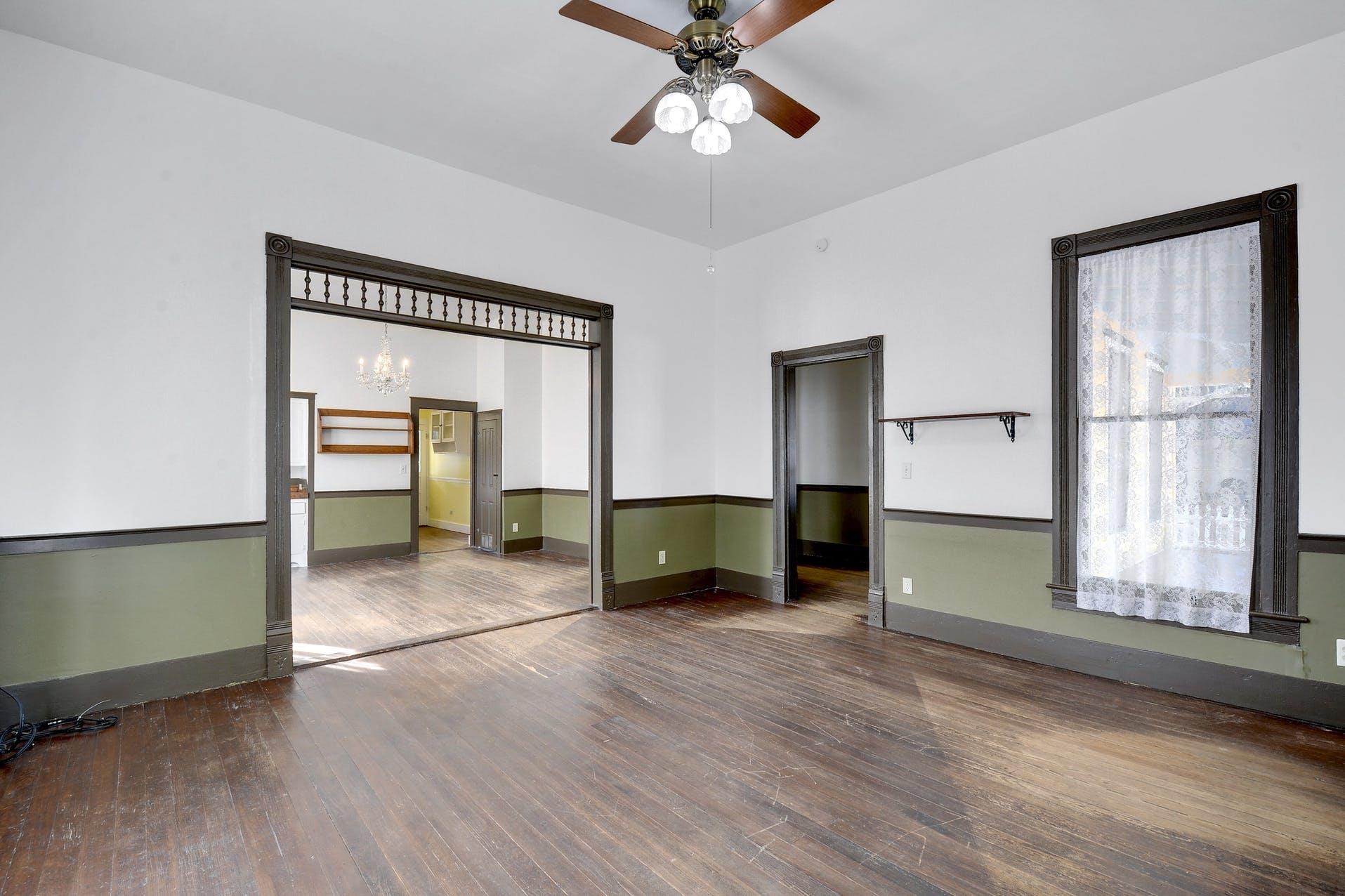 304 Olive St Property Photo 4