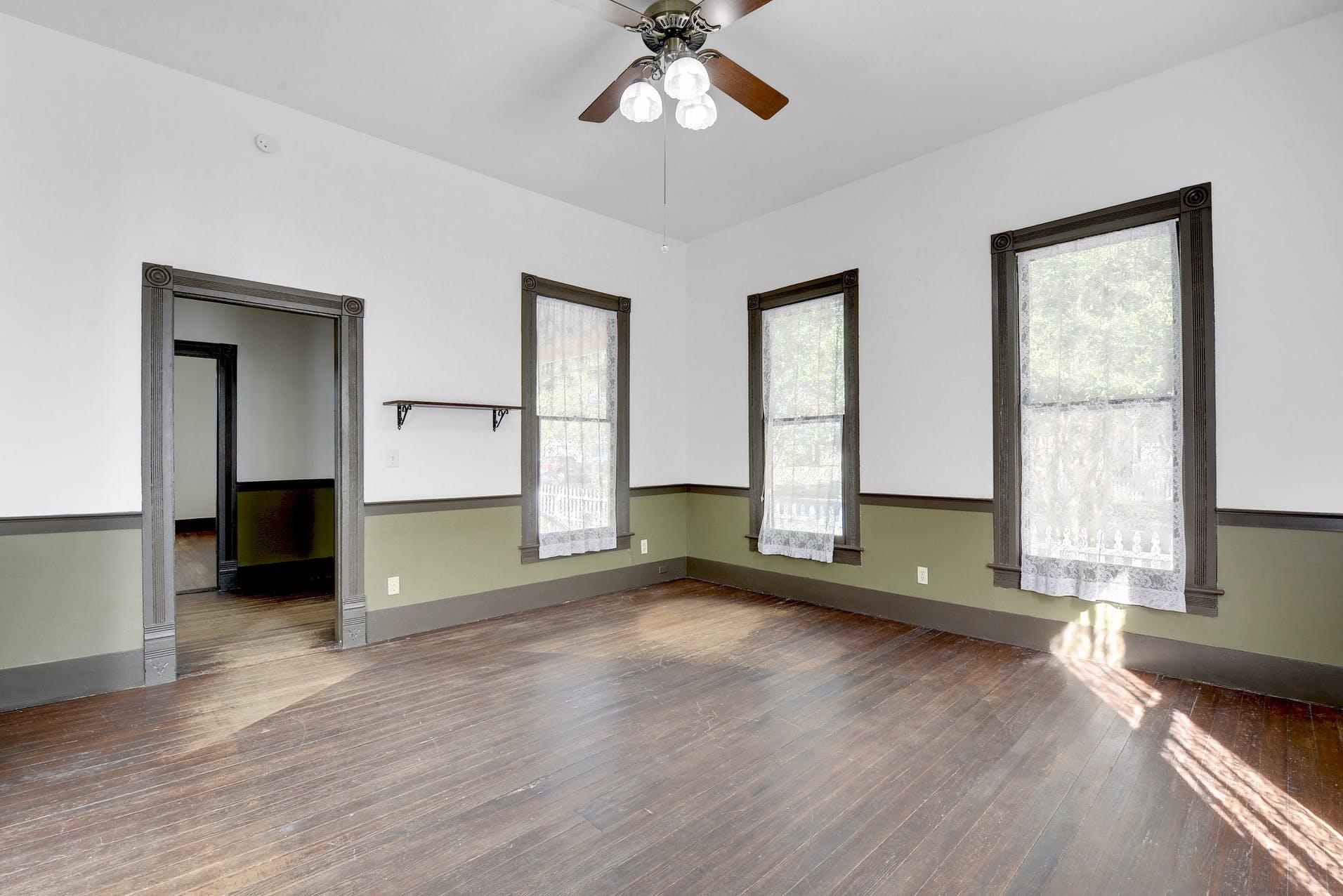 304 Olive St Property Photo 5