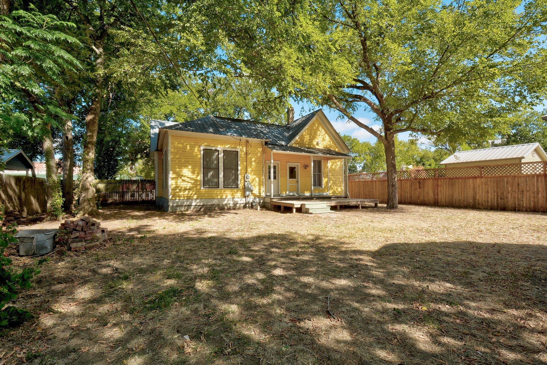 304 Olive St Property Photo 23