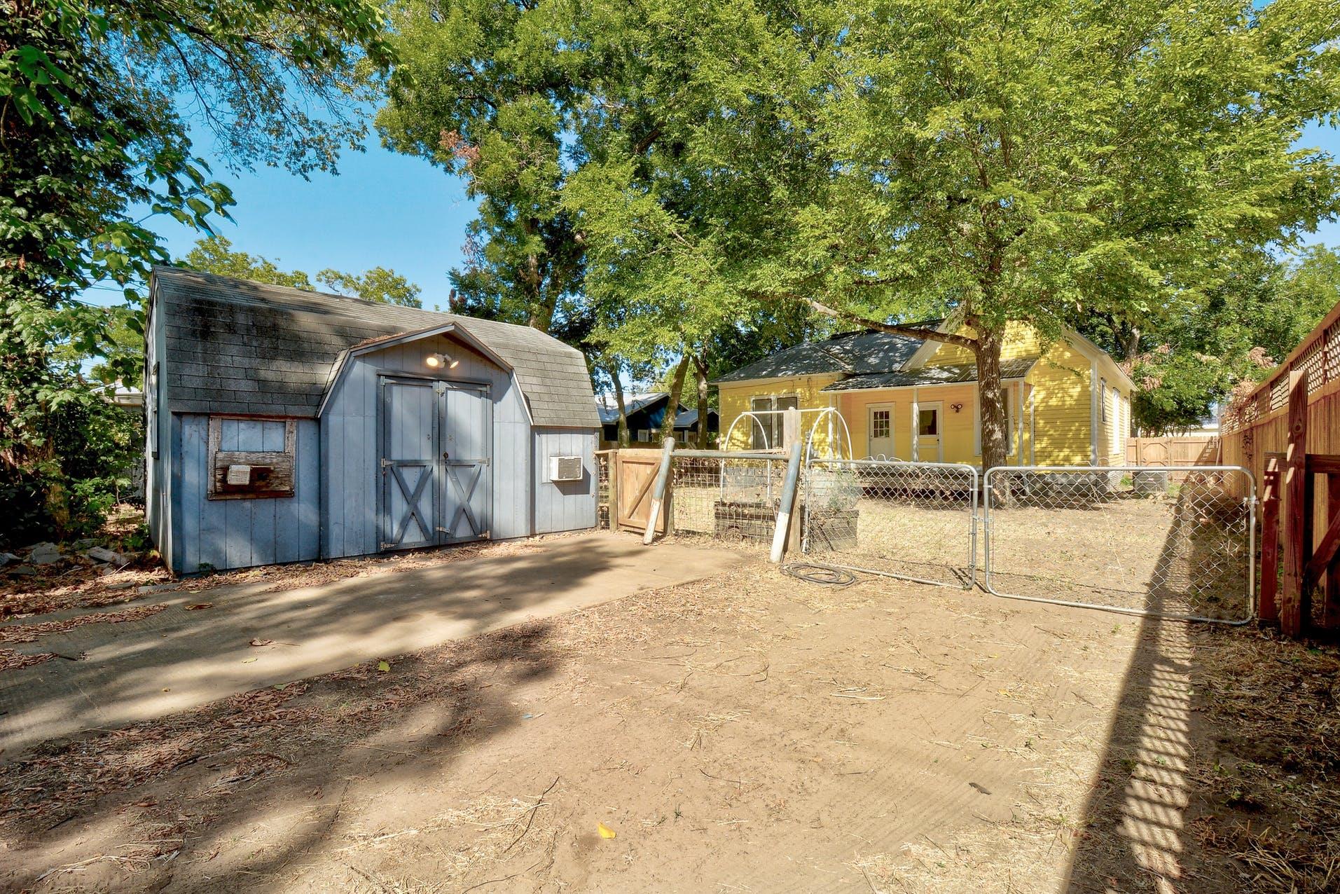 304 Olive St Property Photo 26