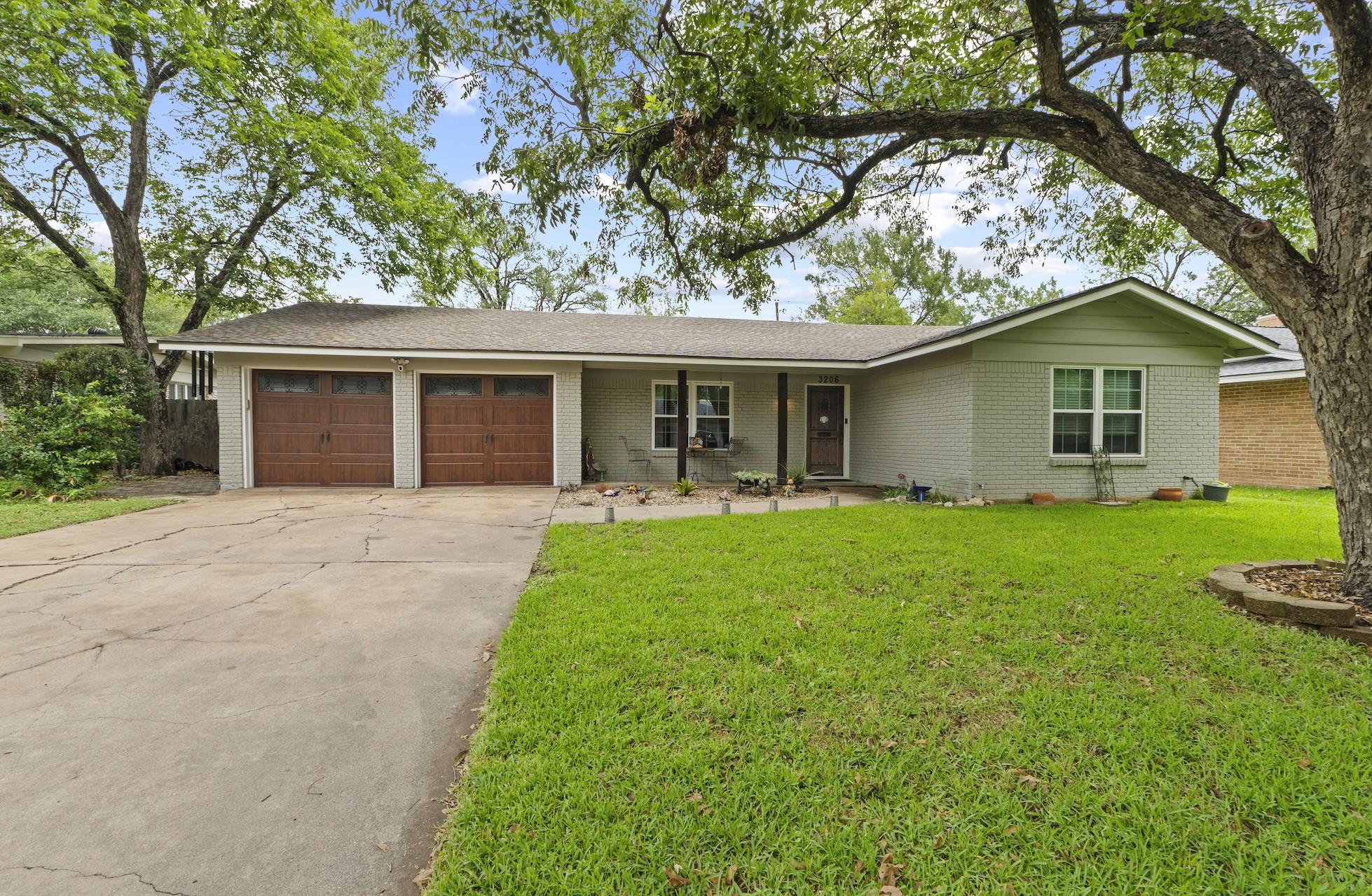 3206 Silverleaf Dr Property Photo 1