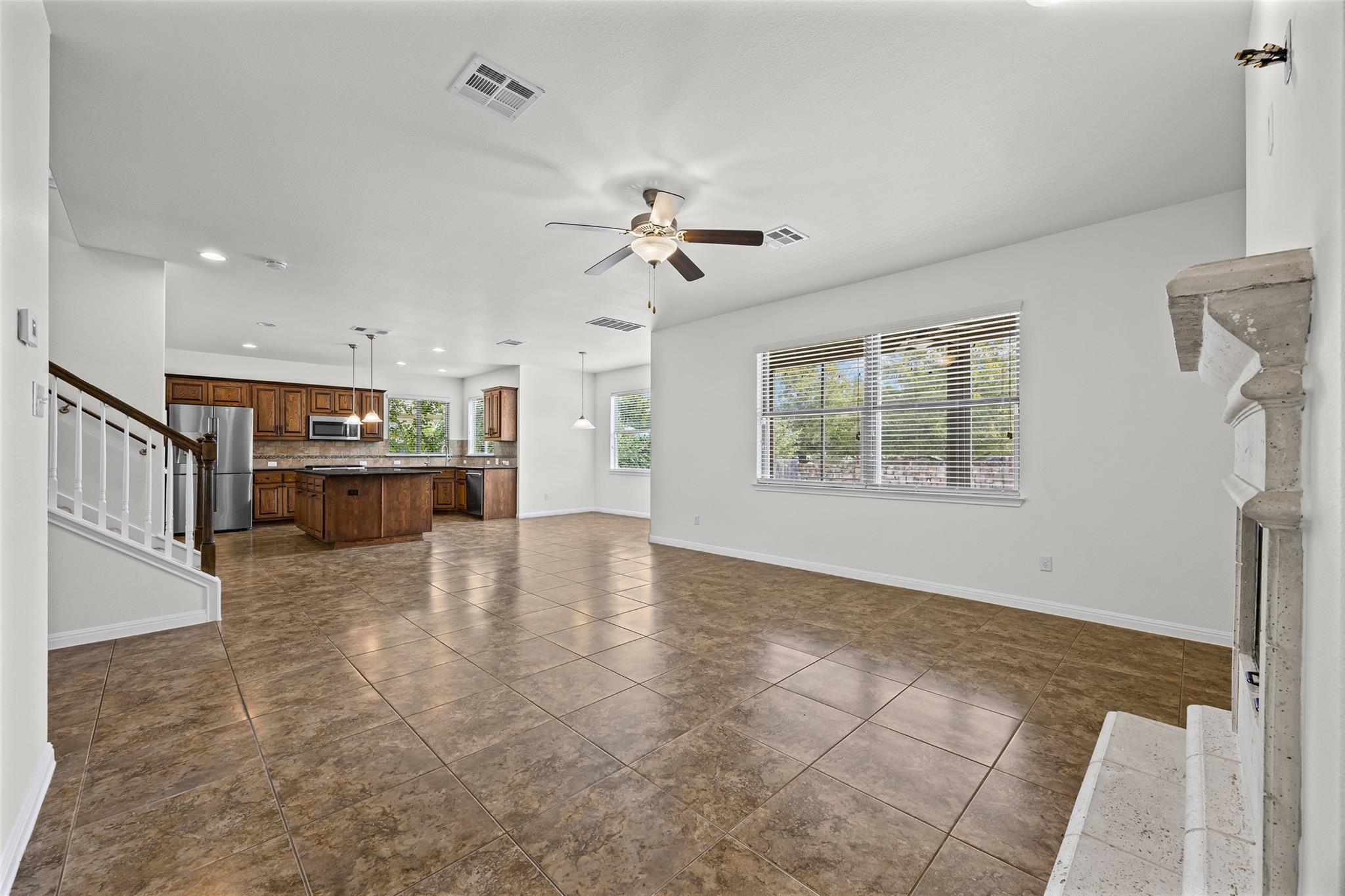 606 Irvin Dr Property Photo 2