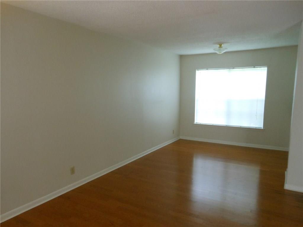 2516 Enfield None #202 Property Photo 5