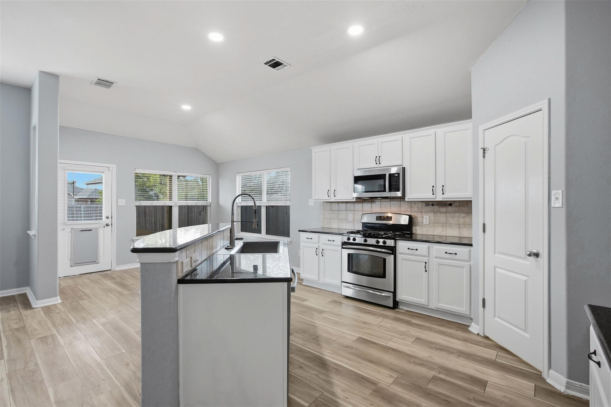 1207 Utopia Ln Property Photo 6