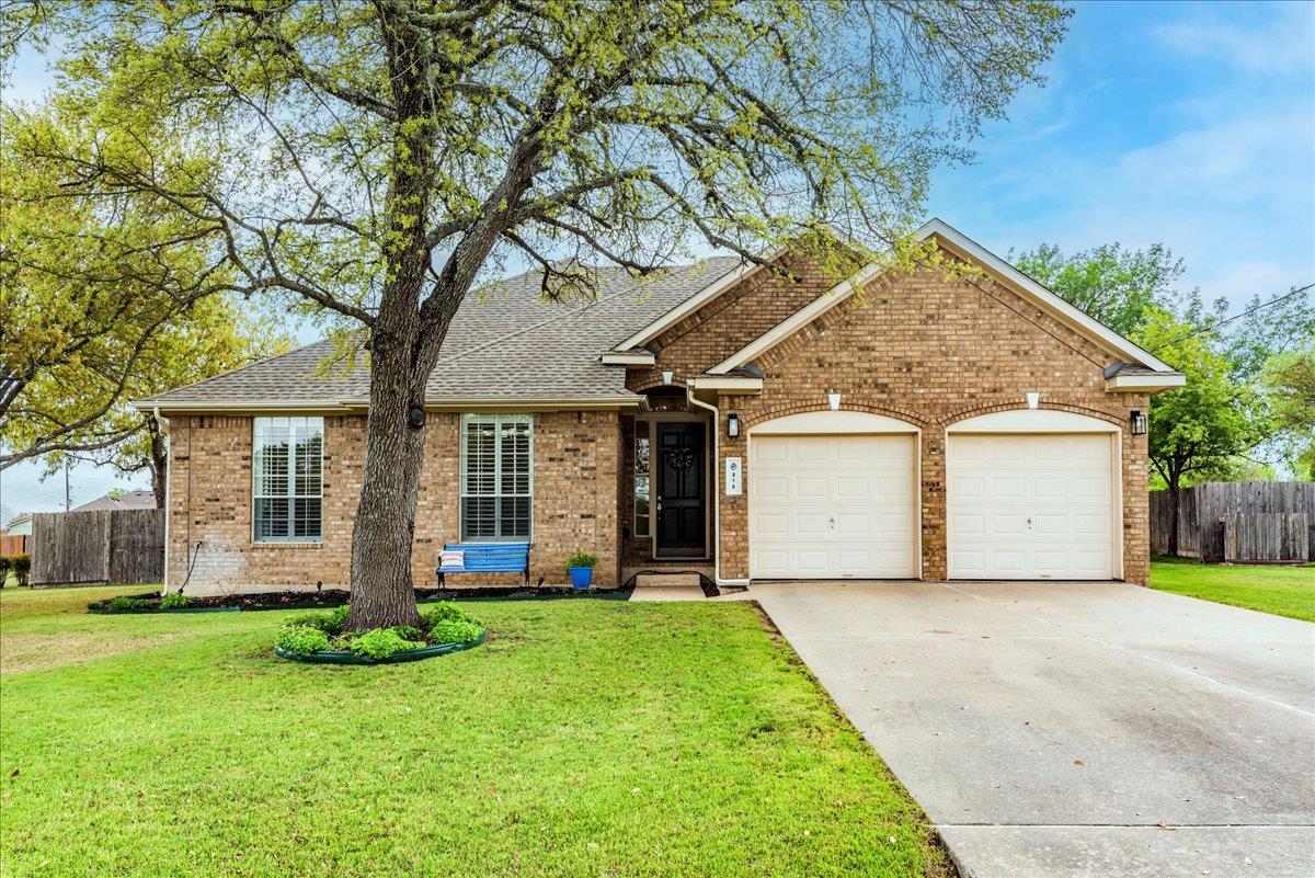 215 Meadow Woods Dr Property Photo