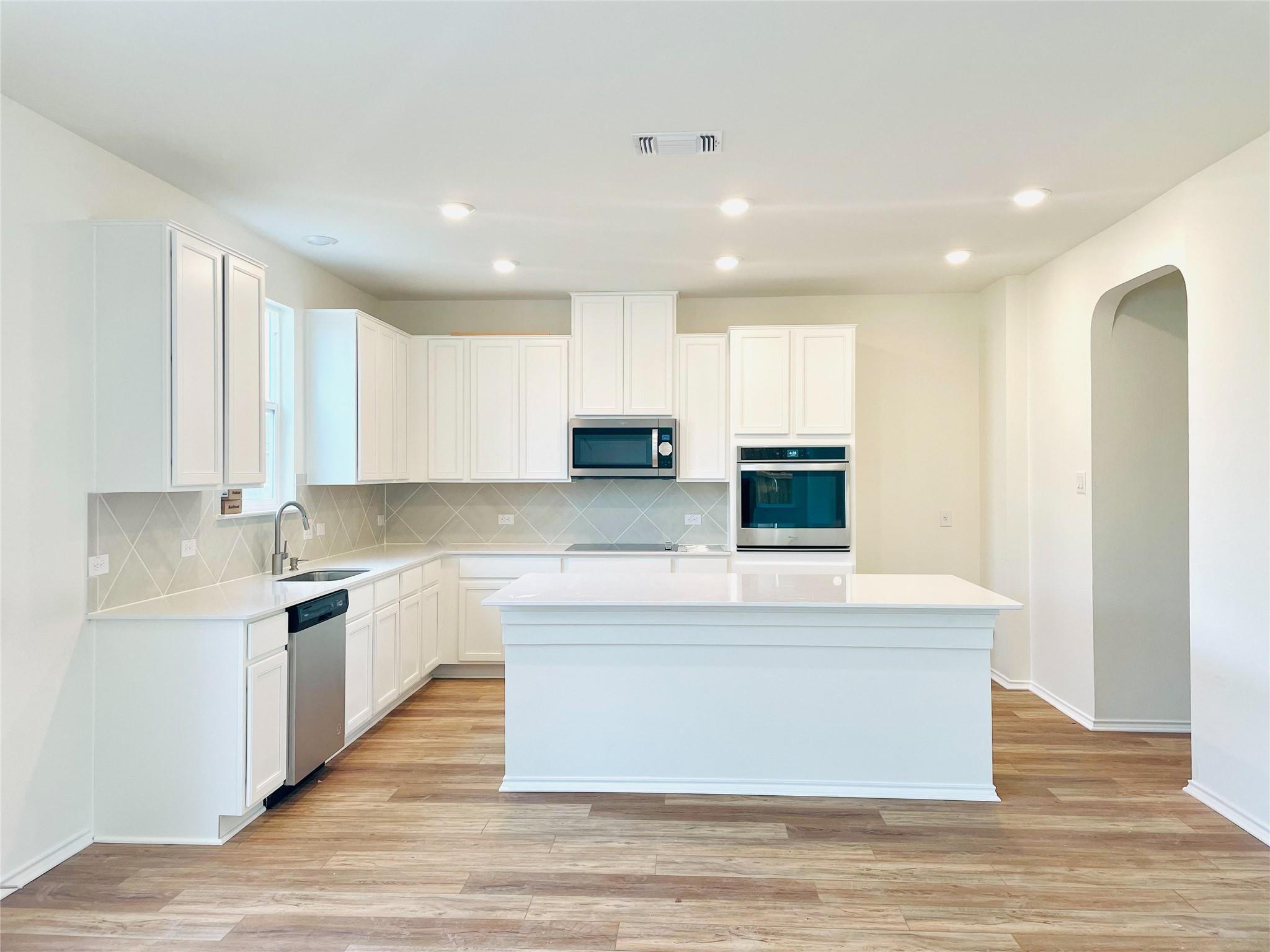 2016 Alexander Oaks Dr Property Photo 3
