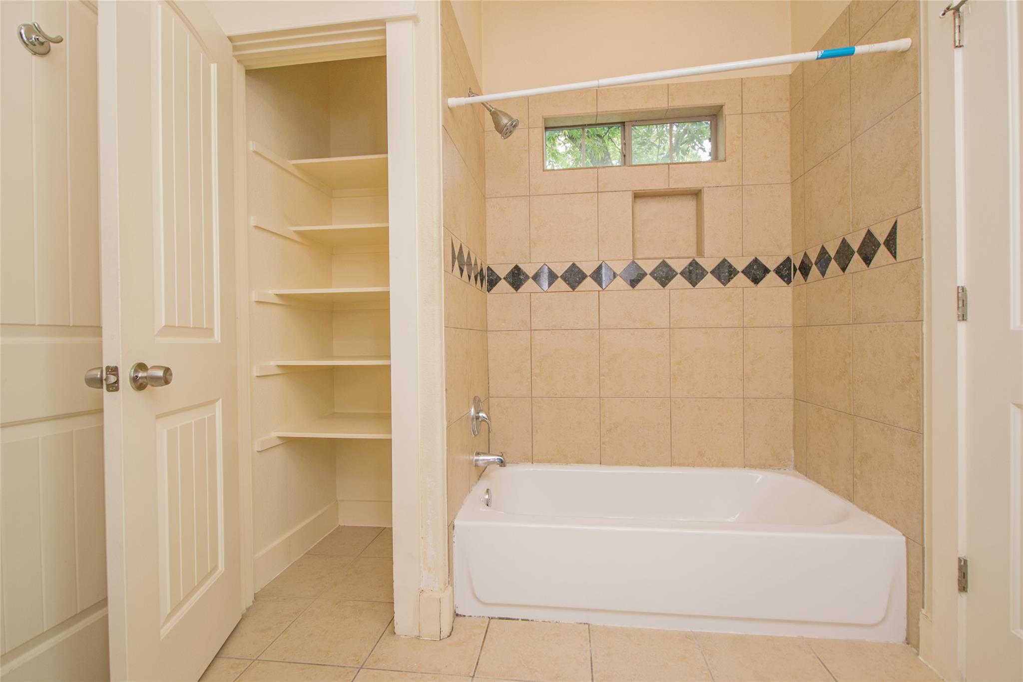 5405 Avenue H None #a Property Photo 6