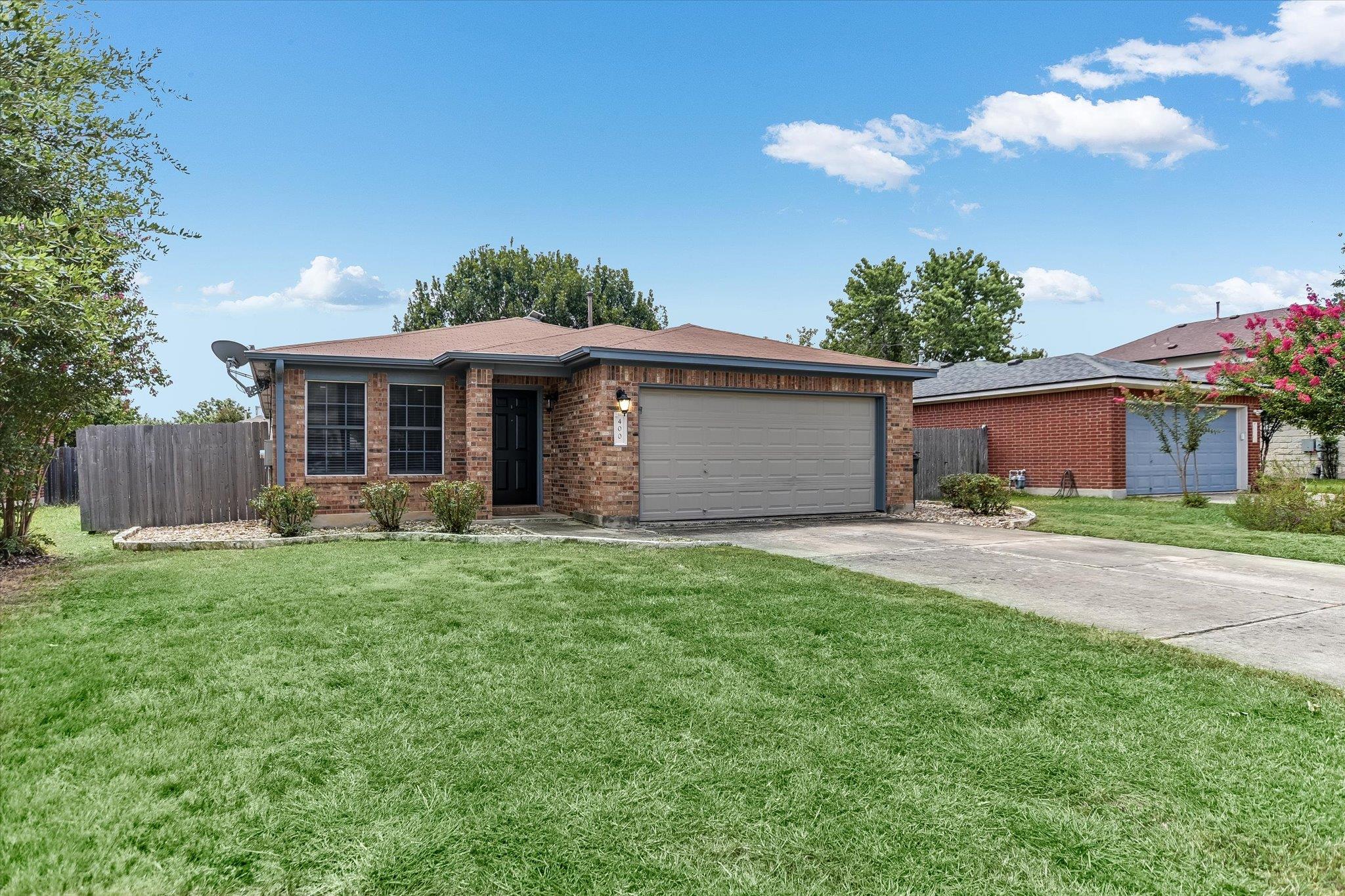 400 Ashbury Dr Property Photo 4