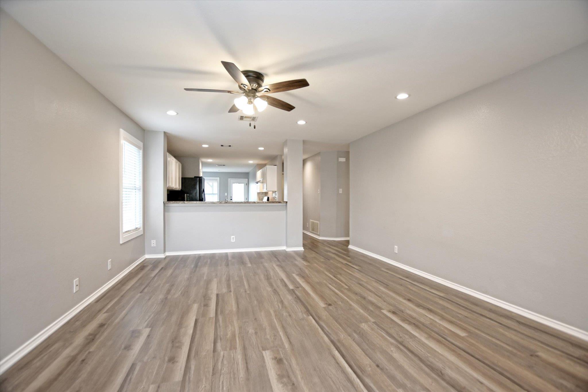400 Ashbury Dr Property Photo 5