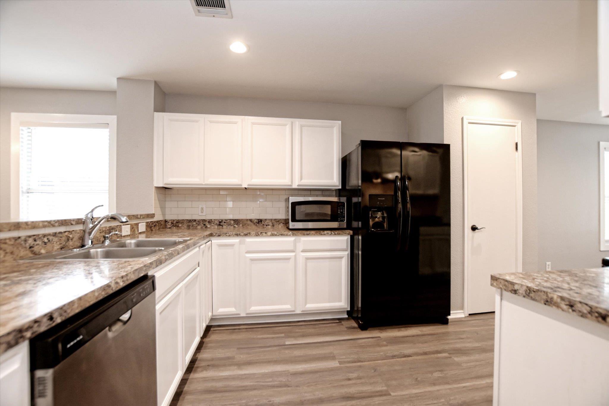 400 Ashbury Dr Property Photo 6