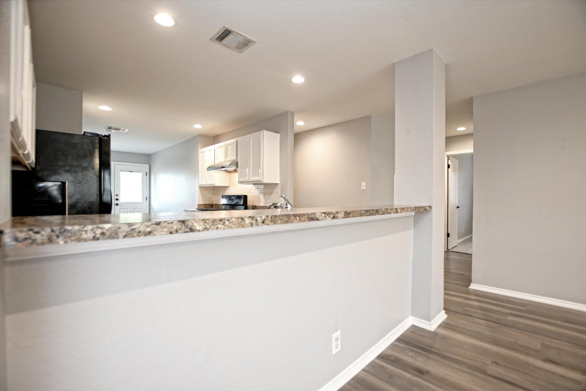 400 Ashbury Dr Property Photo 7