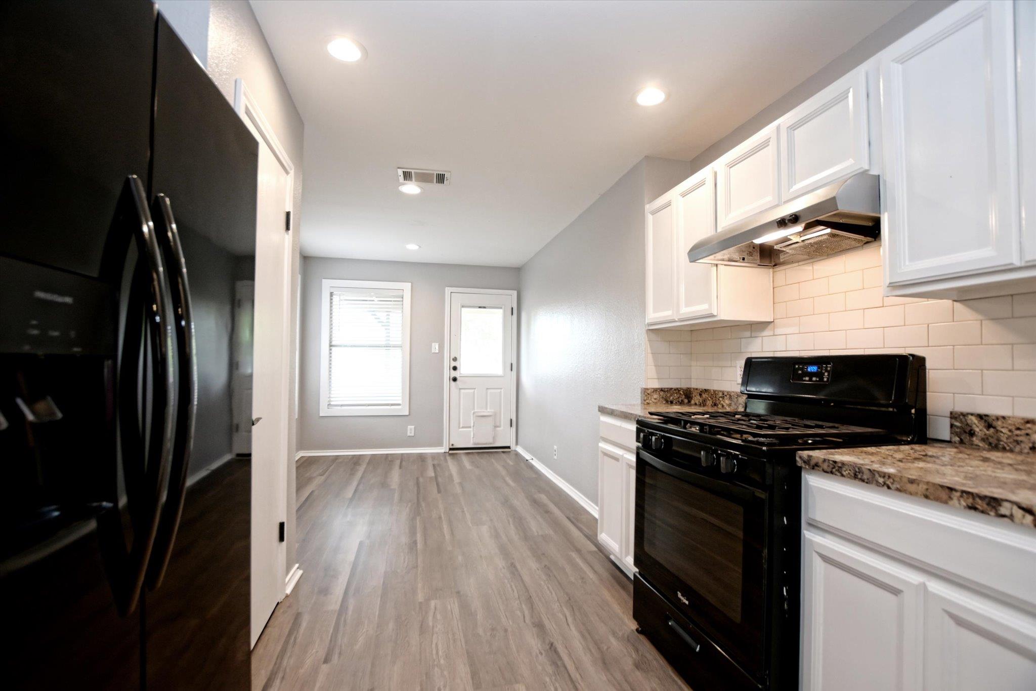 400 Ashbury Dr Property Photo 10