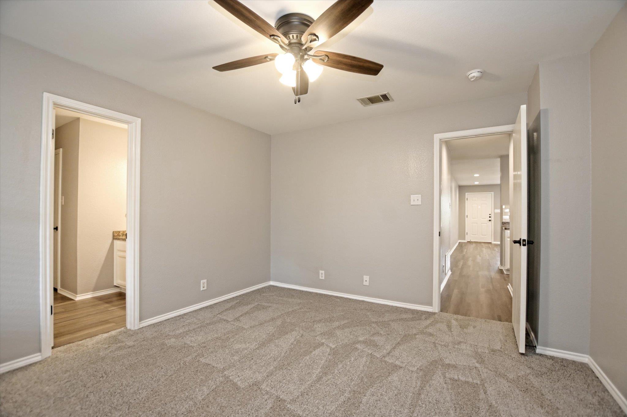 400 Ashbury Dr Property Photo 18