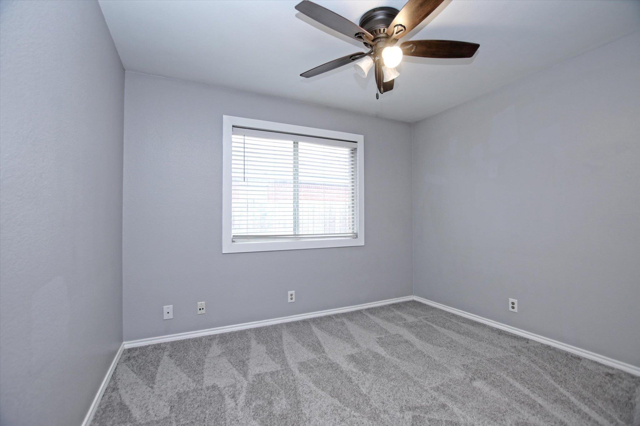 400 Ashbury Dr Property Photo 23