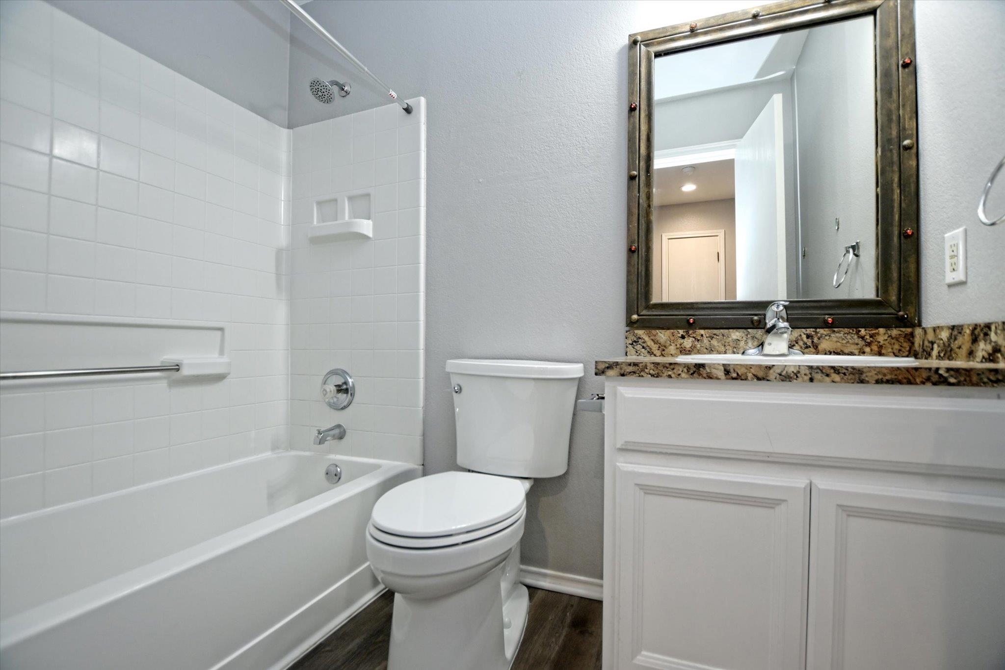 400 Ashbury Dr Property Photo 24
