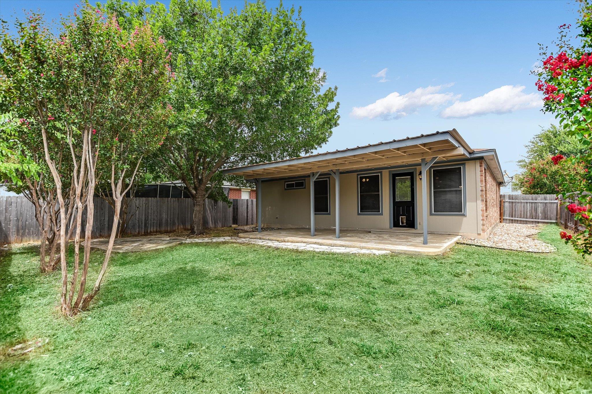 400 Ashbury Dr Property Photo 28