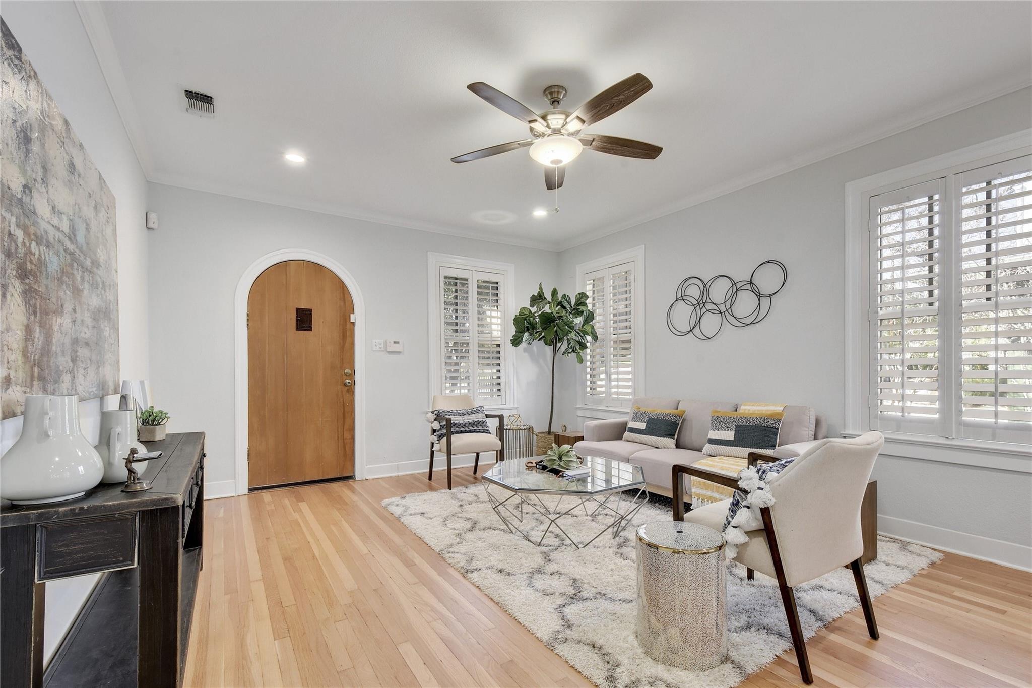 1016 Harwood Pl Property Photo 3
