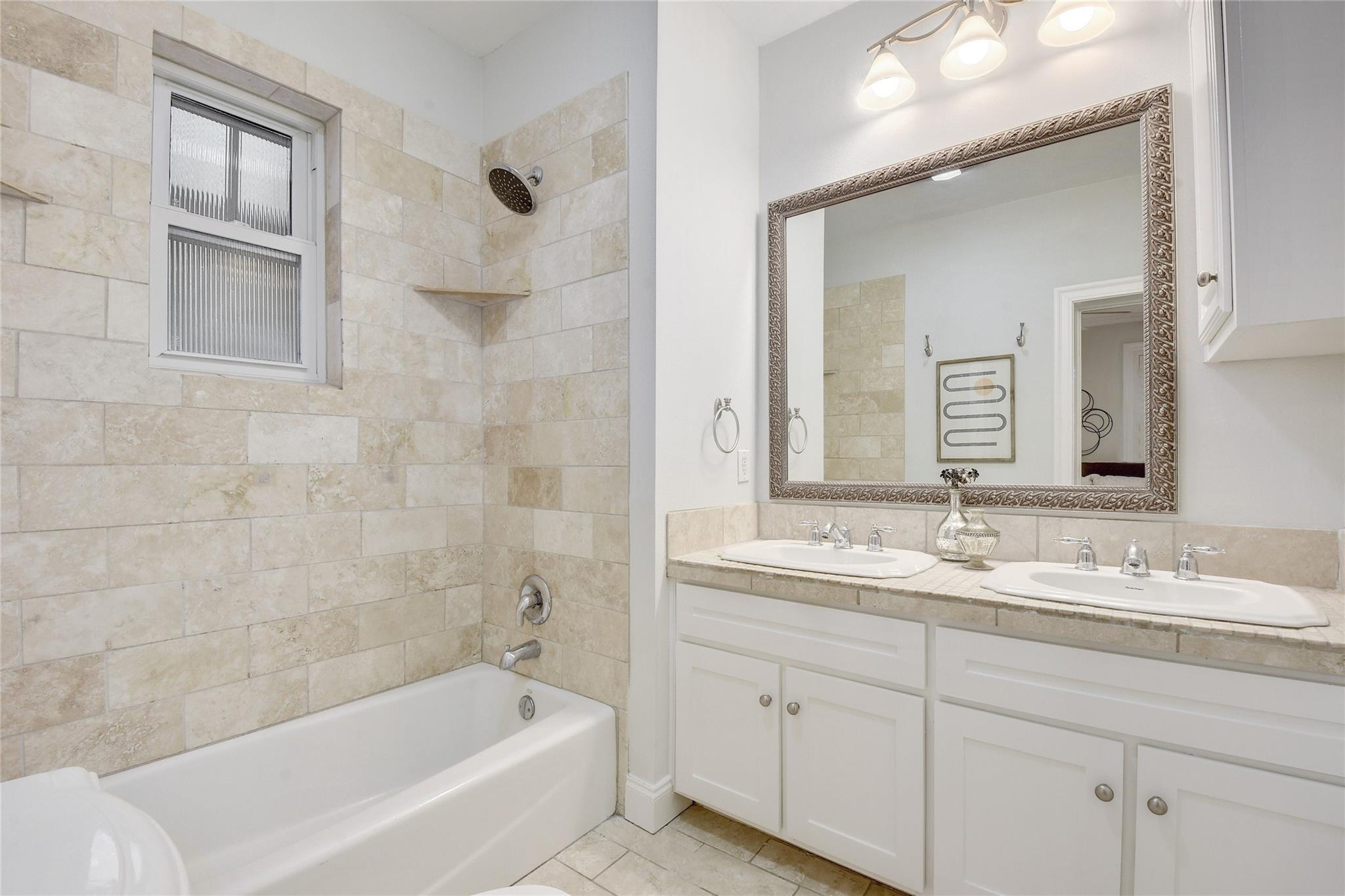 1016 Harwood Pl Property Photo 11
