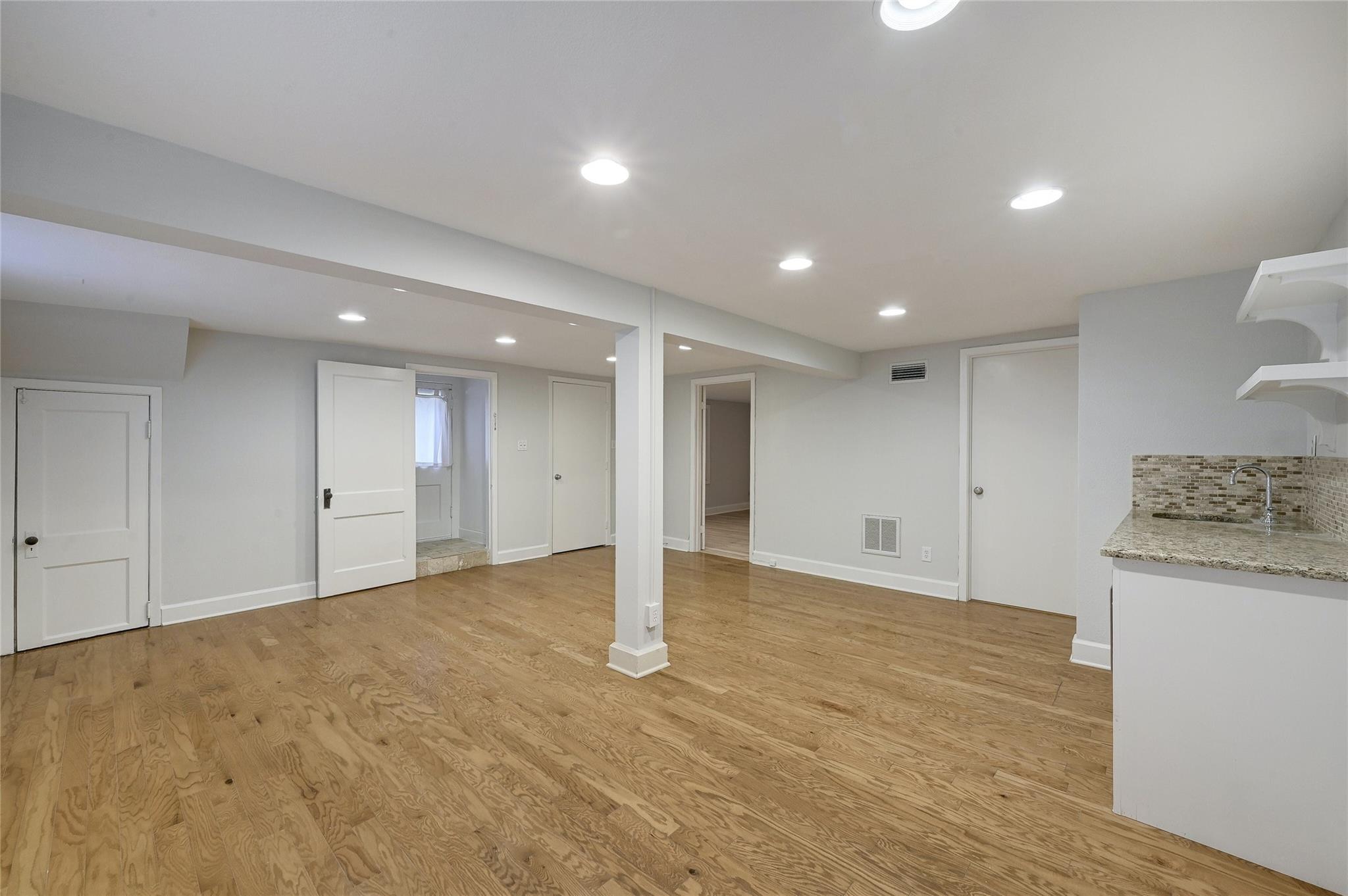 1016 Harwood Pl Property Photo 18