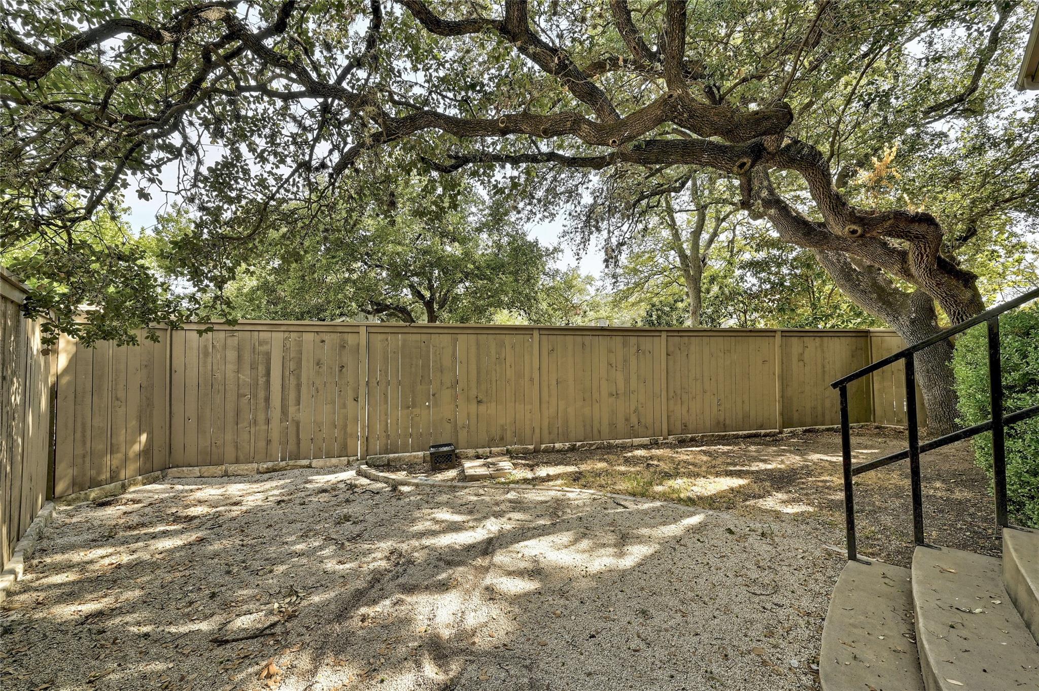 1016 Harwood Pl Property Photo 23