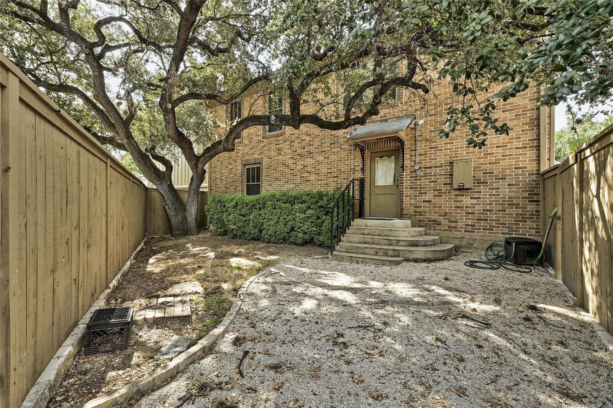 1016 Harwood Pl Property Photo 24