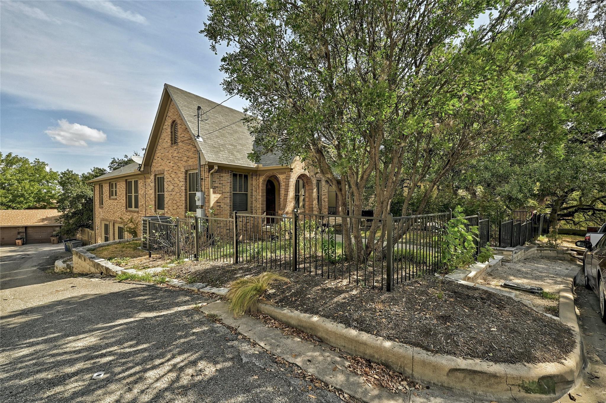 1016 Harwood Pl Property Photo 26
