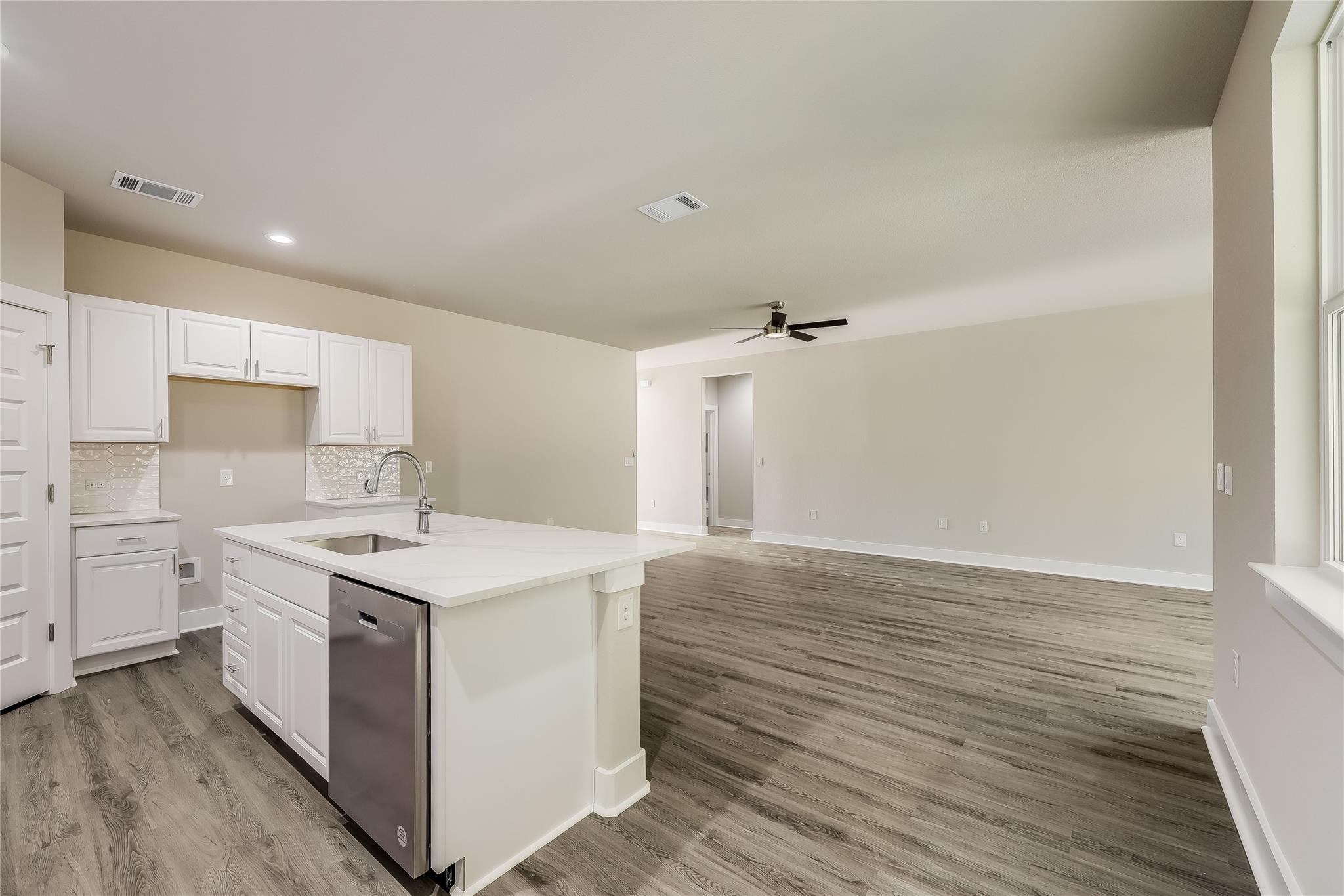 21812 Oxford Dr Property Photo 14