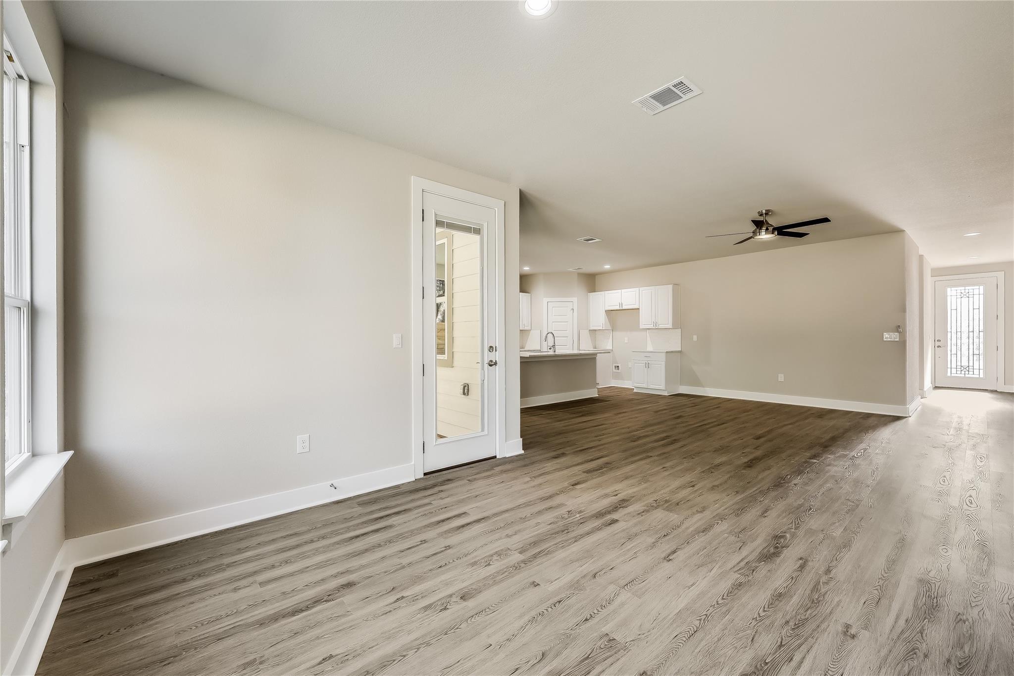 21812 Oxford Dr Property Photo 19
