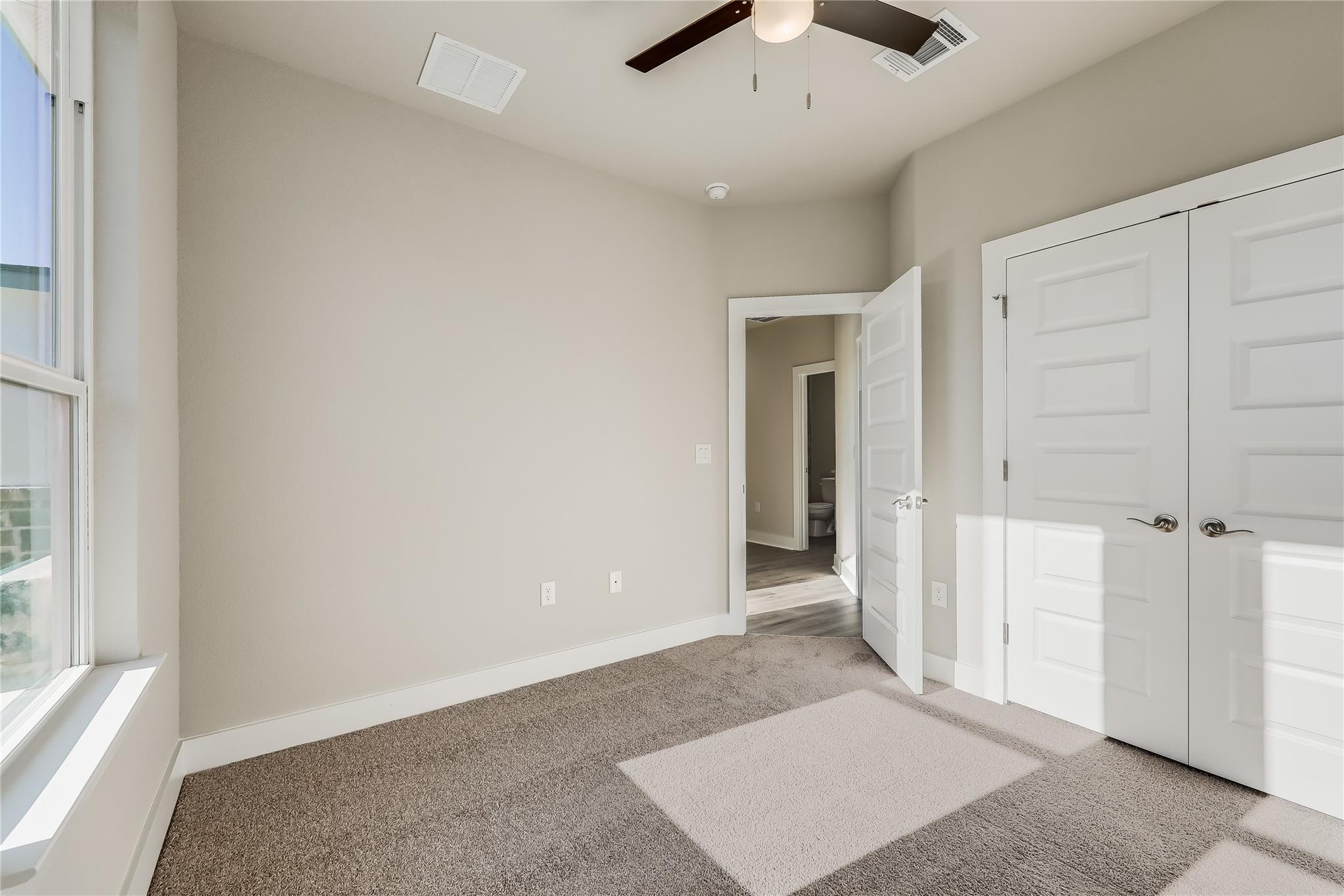 21812 Oxford Dr Property Photo 24