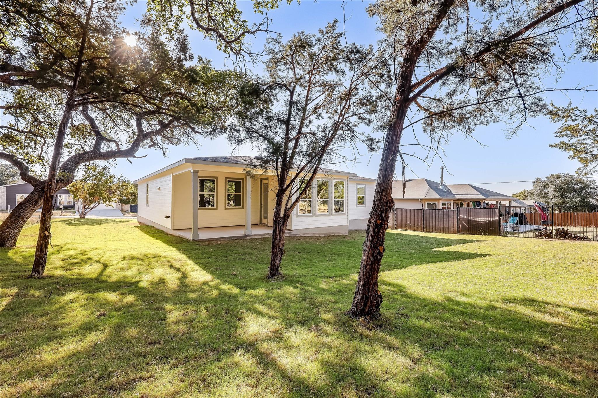 21812 Oxford Dr Property Photo 36