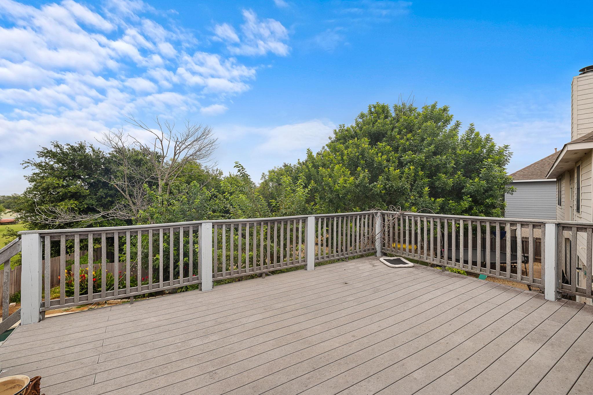 16019 Dark Ln Property Photo 3