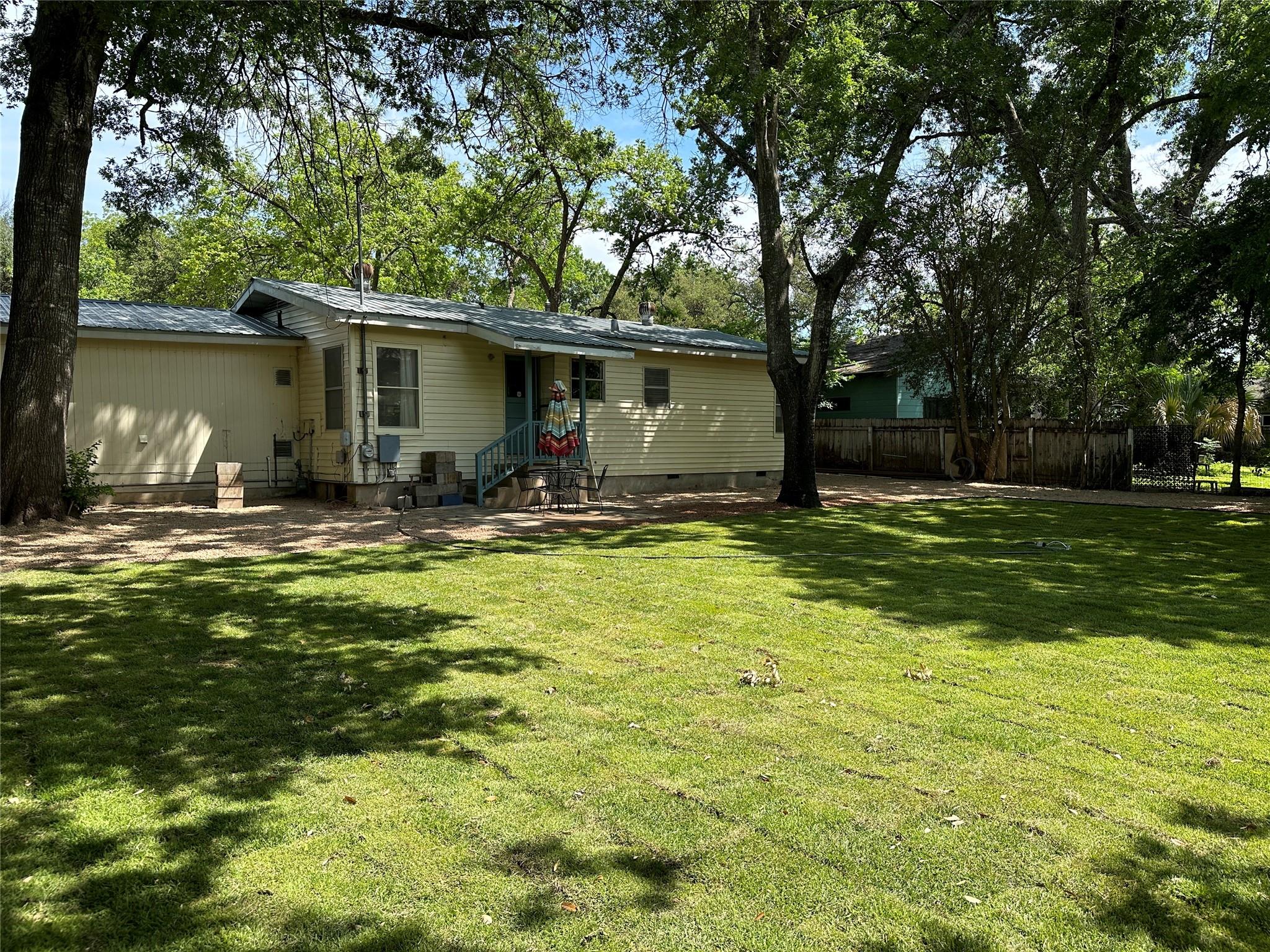 6004 Woodview Ave Property Photo 3