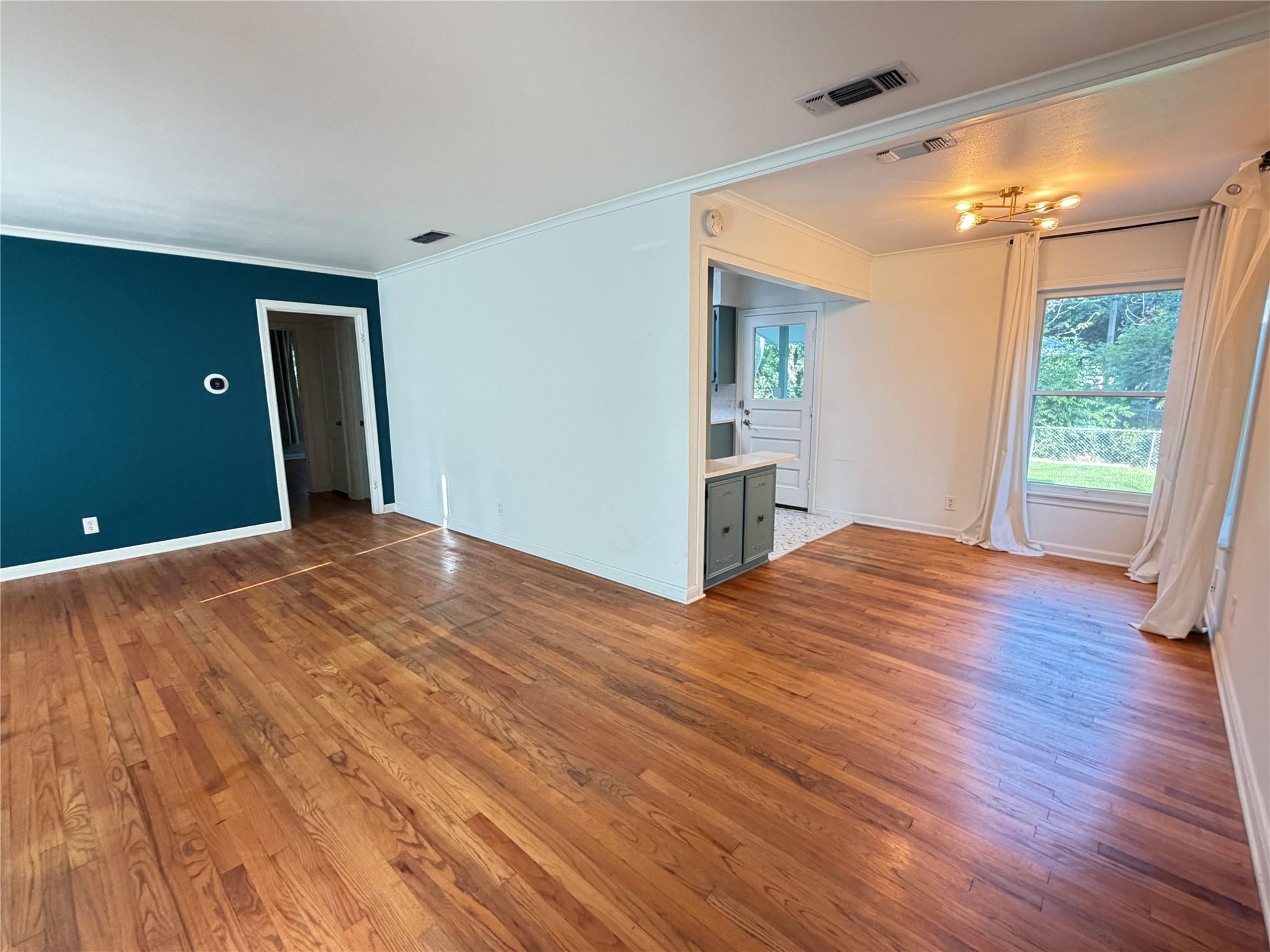6004 Woodview Ave Property Photo 12