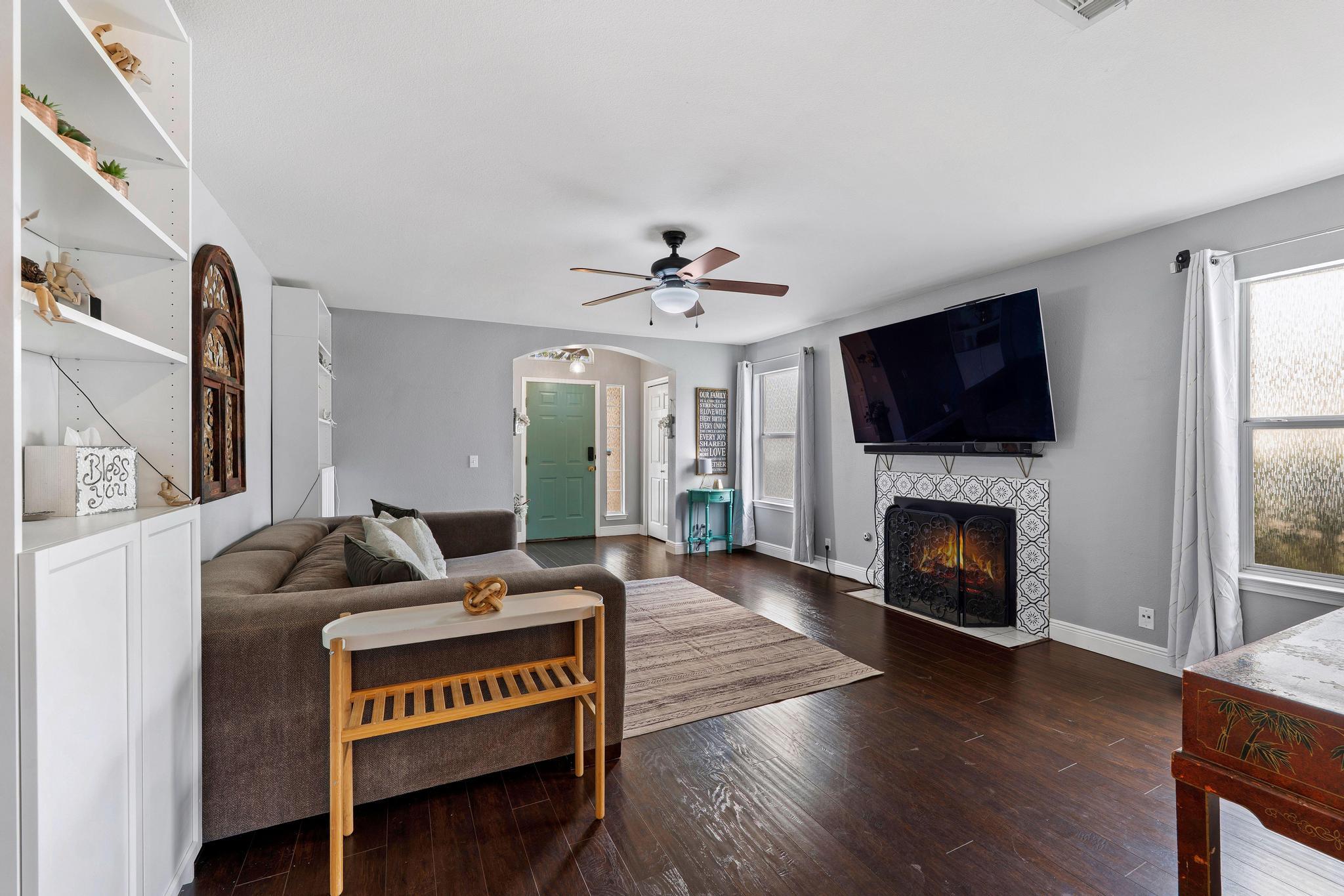 703 Sparkling Brook Ln Property Photo 11
