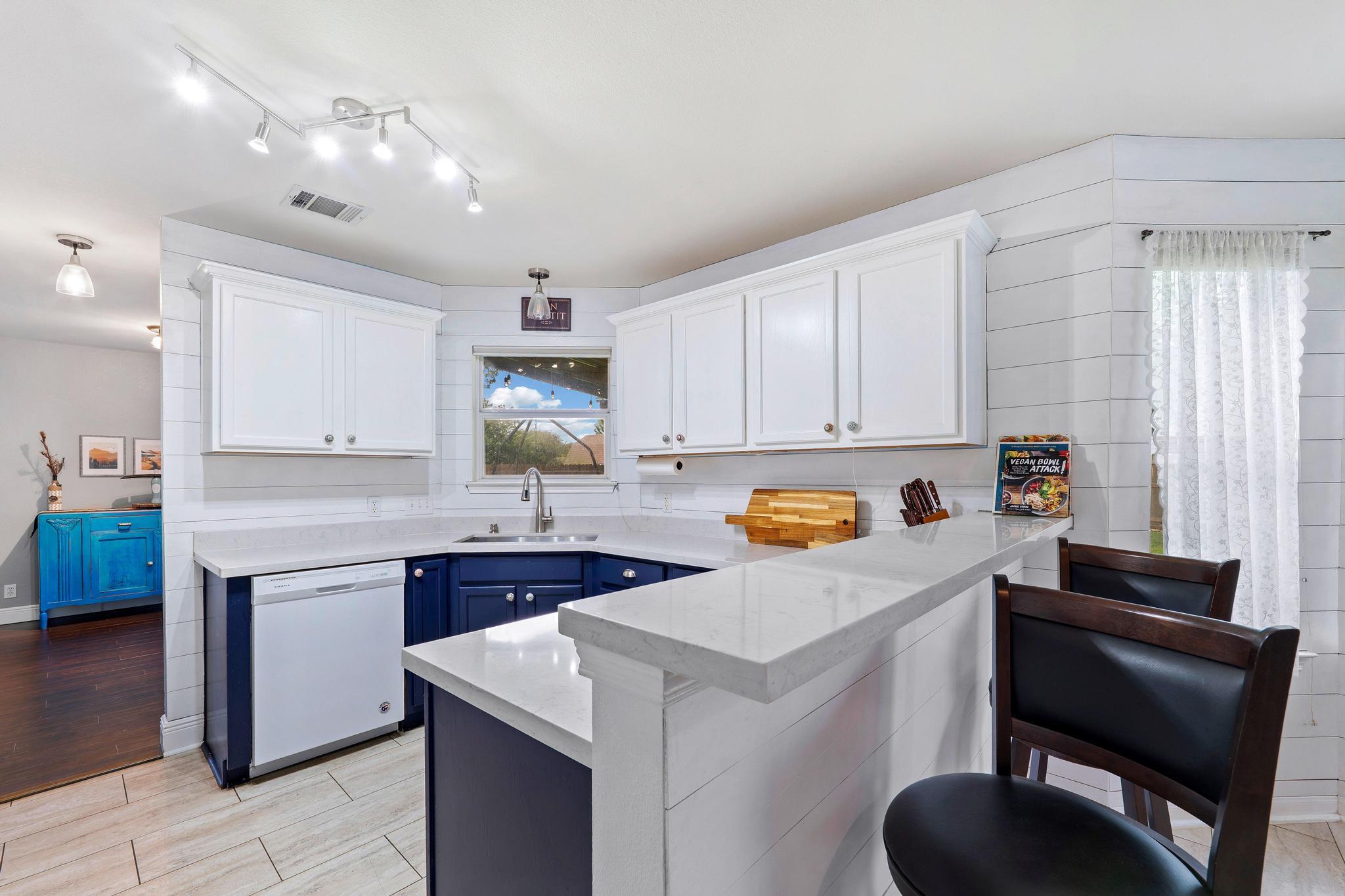 703 Sparkling Brook Ln Property Photo 14