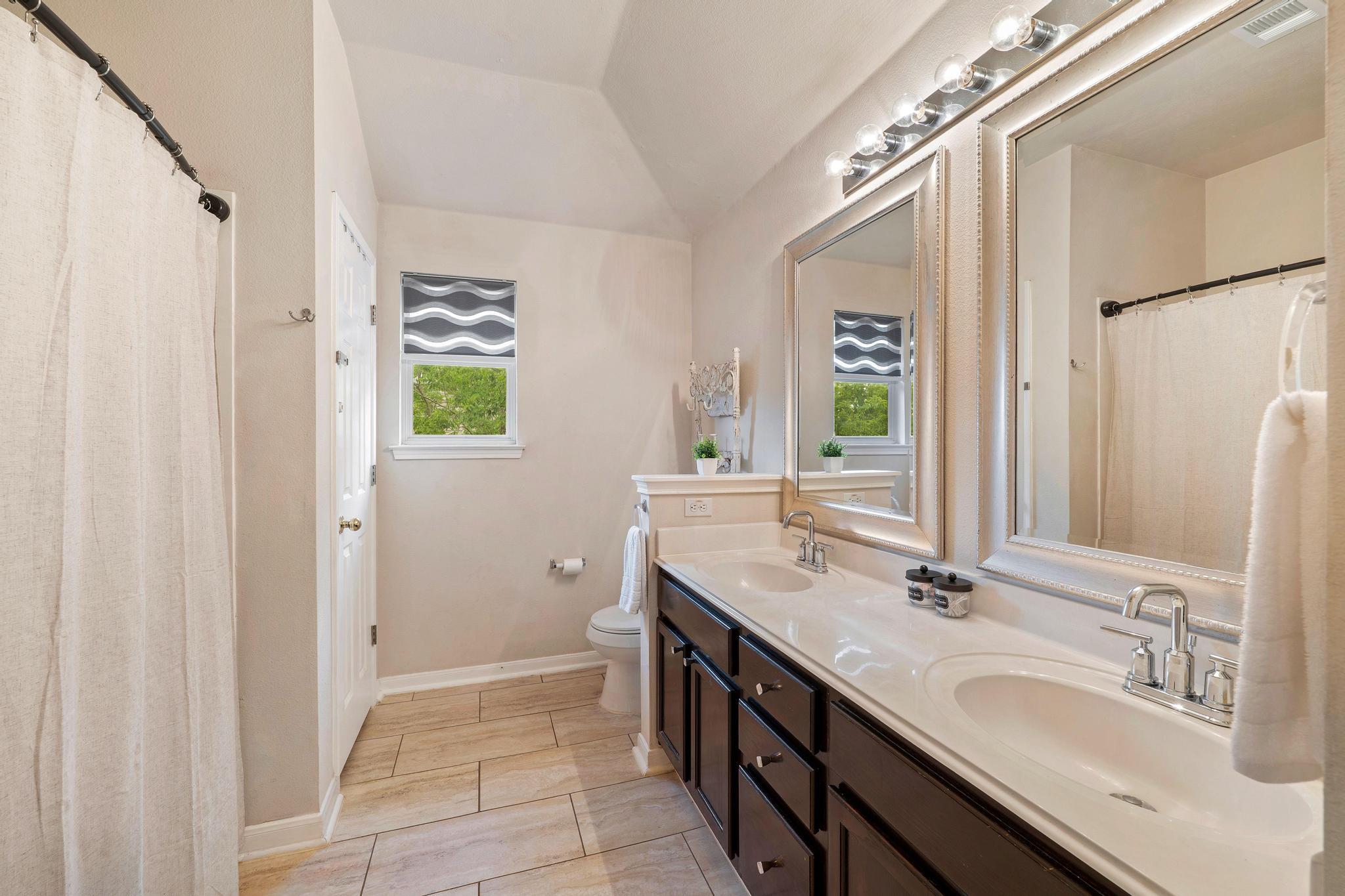 703 Sparkling Brook Ln Property Photo 25
