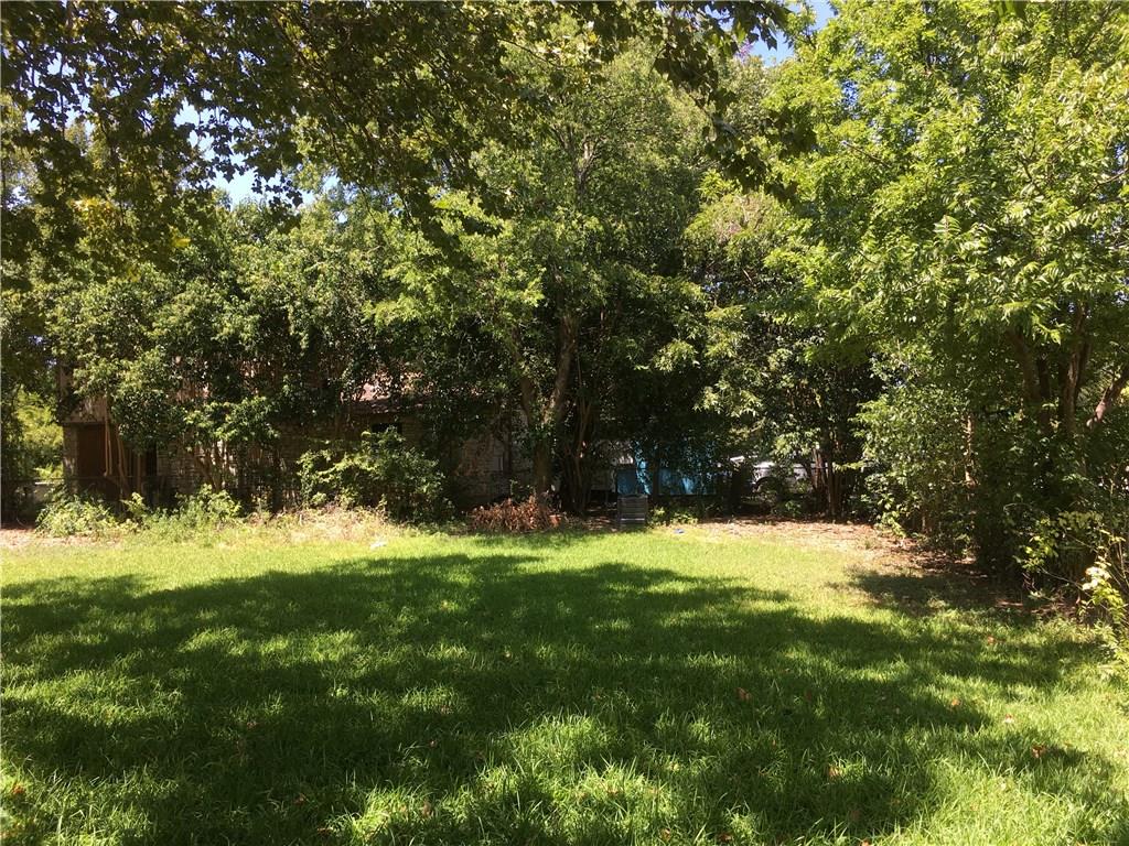 507 Middle Ln Property Photo 4