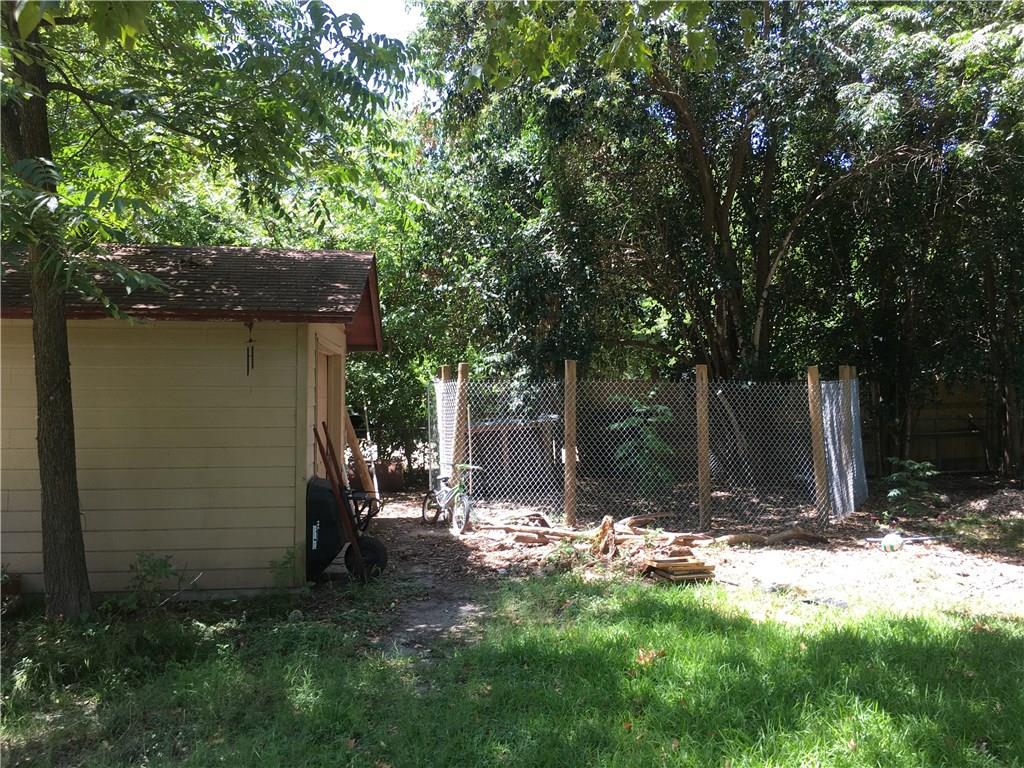 507 Middle Ln Property Photo 6