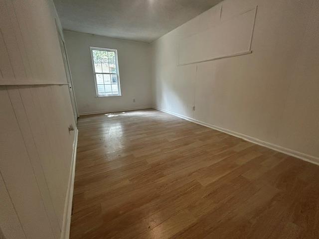 507 Middle Ln Property Photo 10